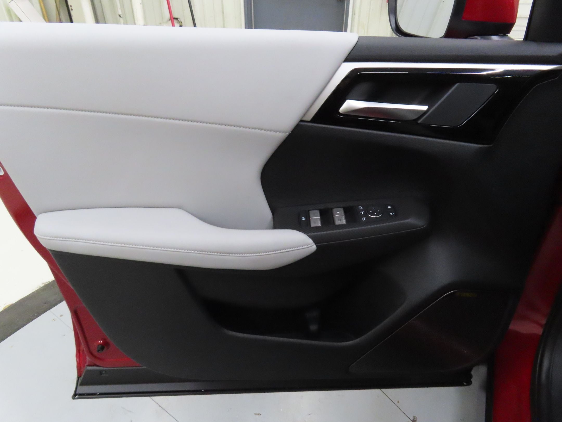 2025 Mitsubishi Outlander SE - Photo 10