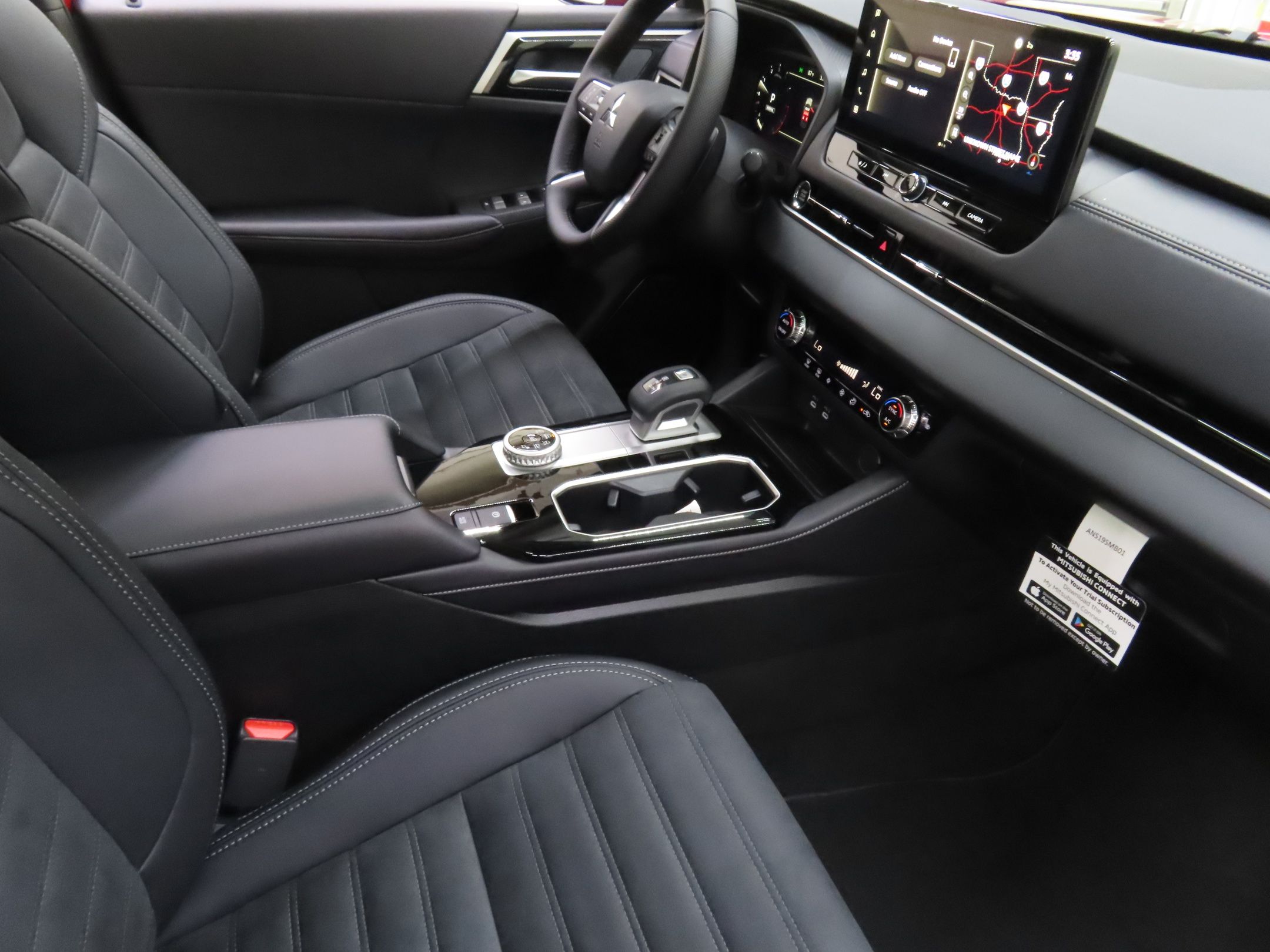 2025 Mitsubishi Outlander SE - Photo 26