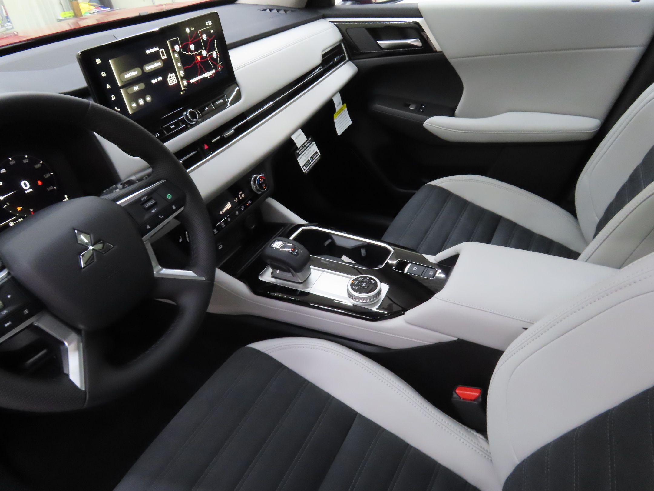 2025 Mitsubishi Outlander SE - Photo 22
