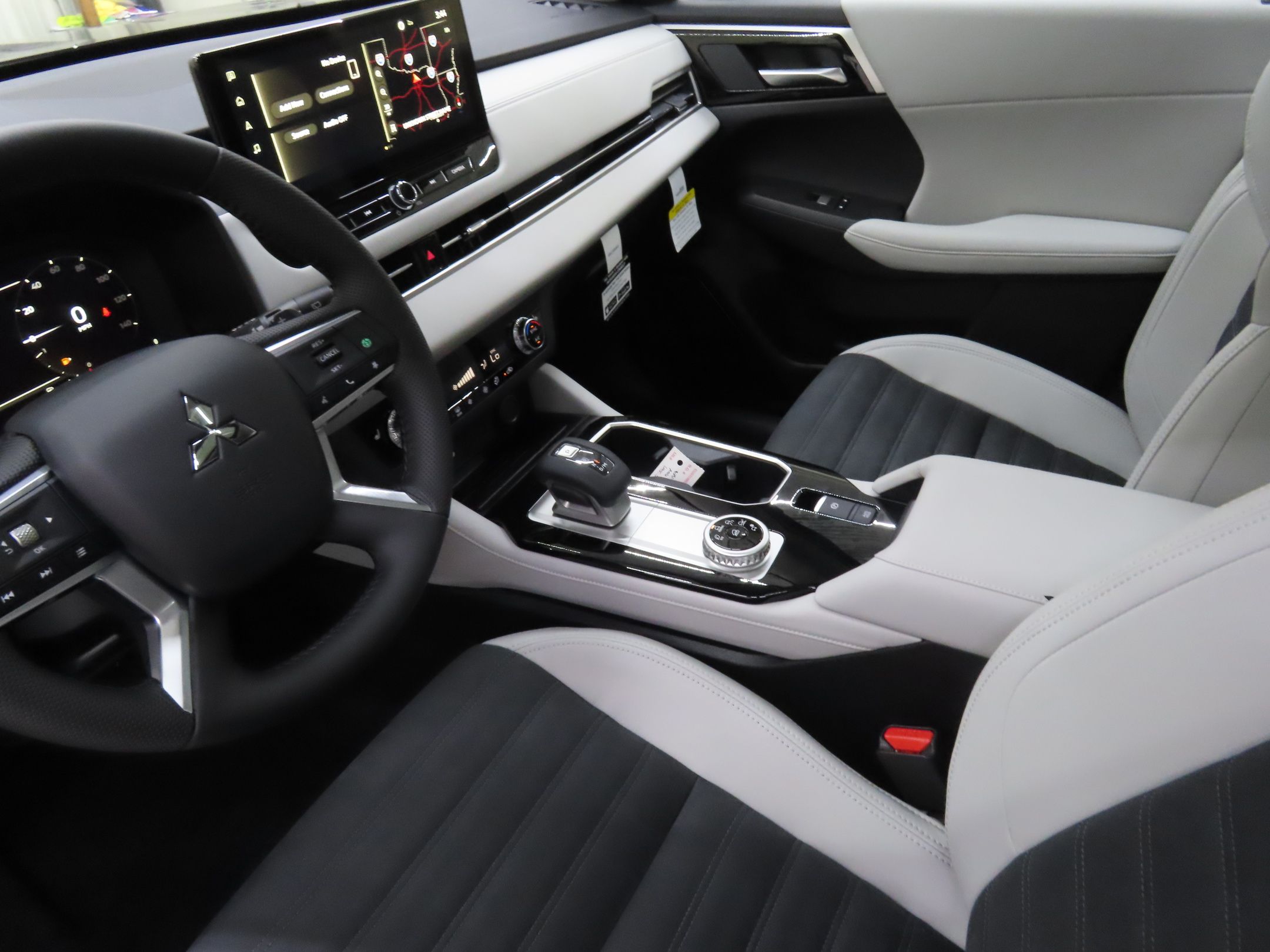 2025 Mitsubishi Outlander SE - Photo 22