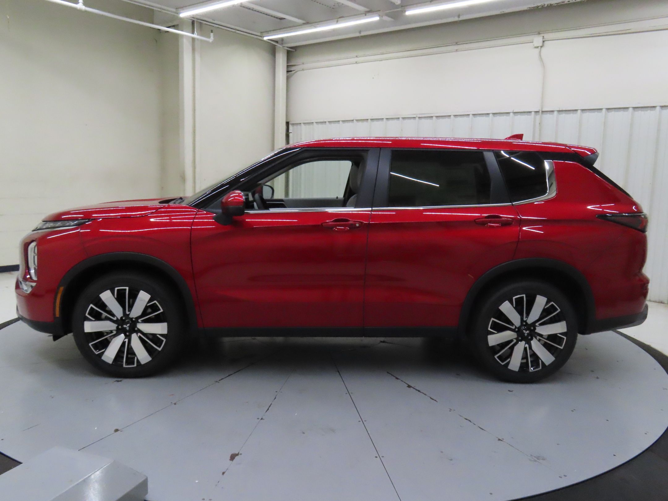 2025 Mitsubishi Outlander SE - Photo 7