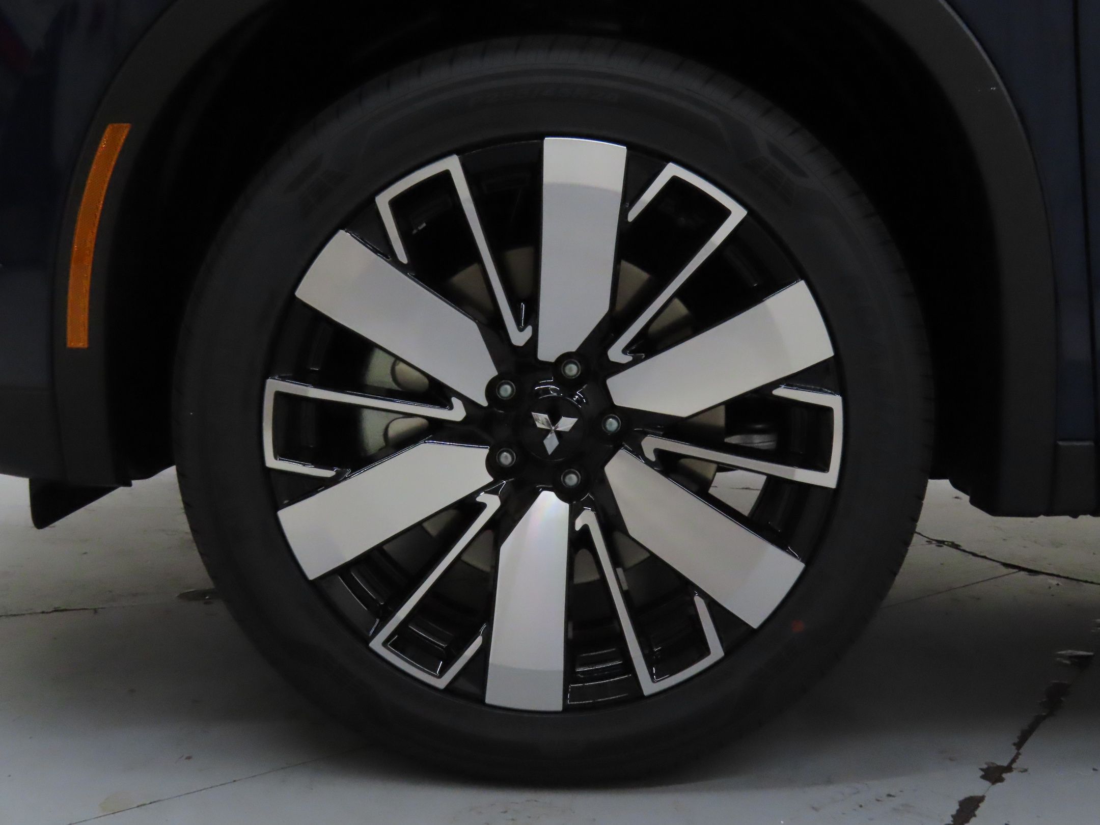 2025 Mitsubishi Outlander SE - Photo 28
