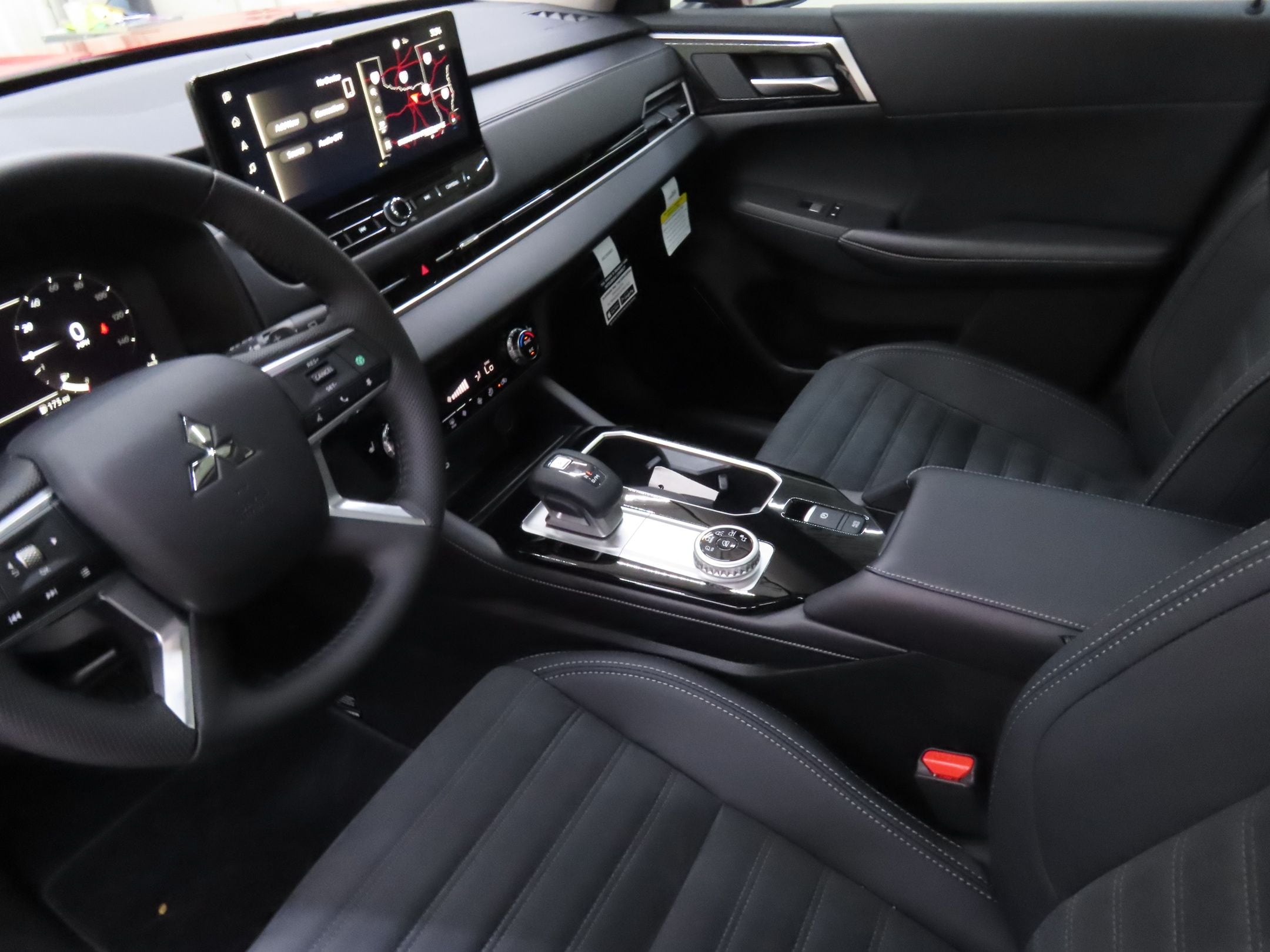 2025 Mitsubishi Outlander SE - Photo 22