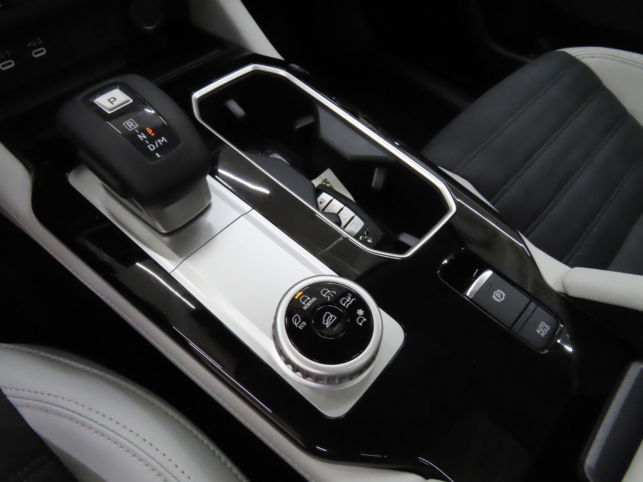 2025 Mitsubishi Outlander SE - Photo 16