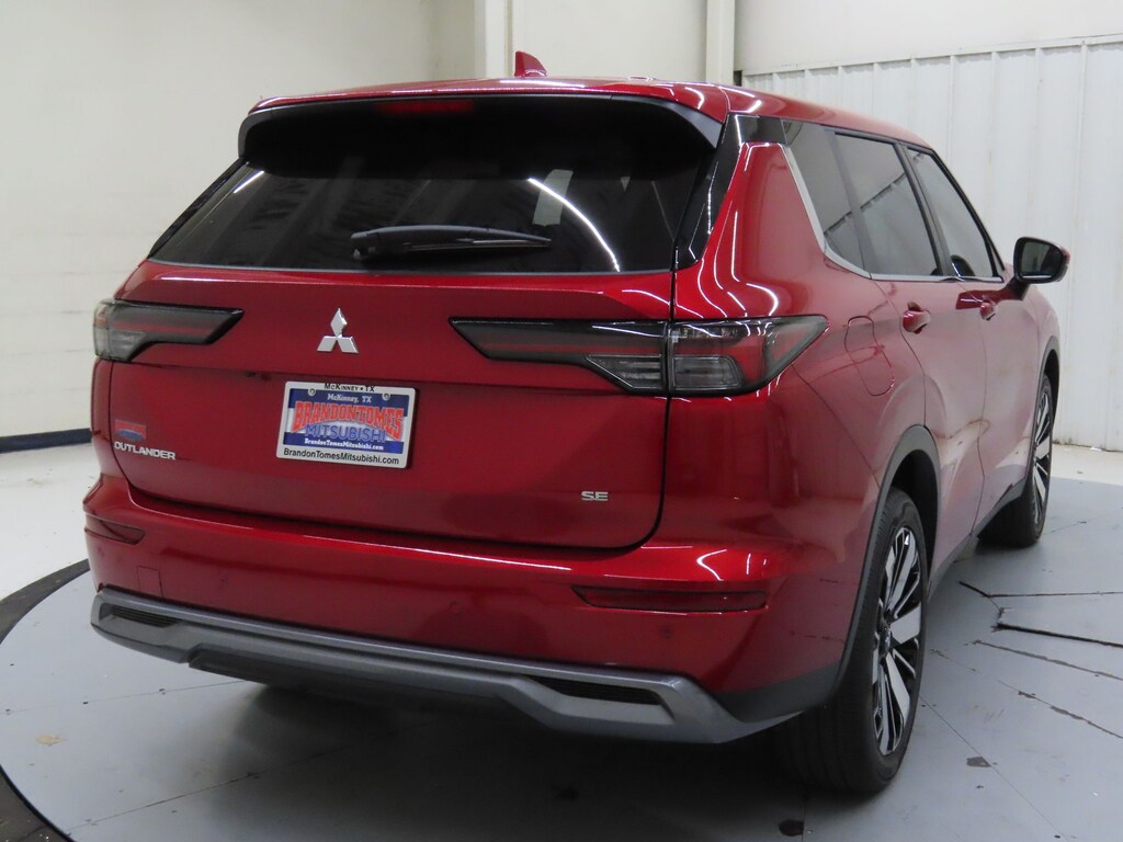 Used 2025 Mitsubishi Outlander SE SUV
