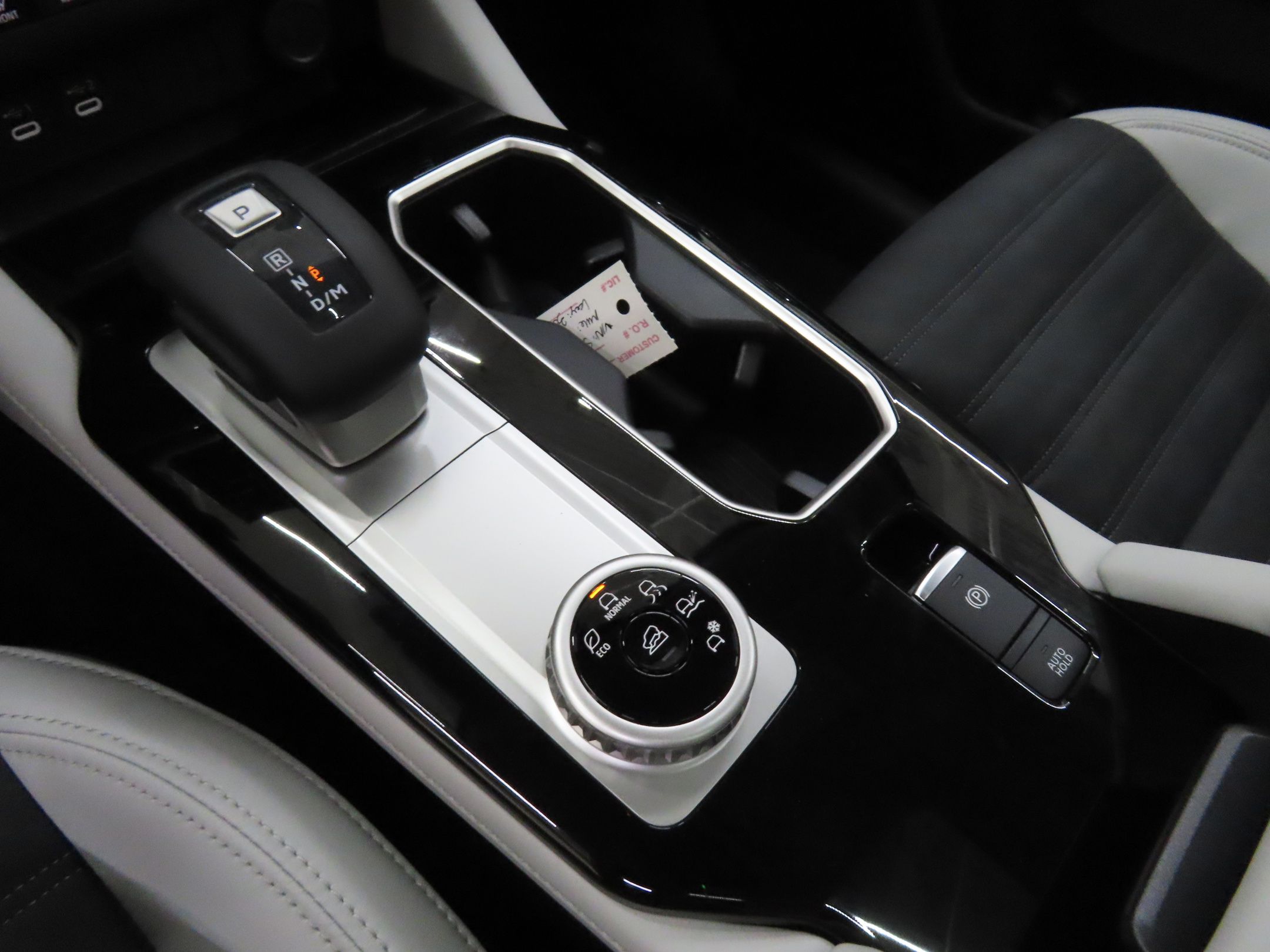 2025 Mitsubishi Outlander SE - Photo 16