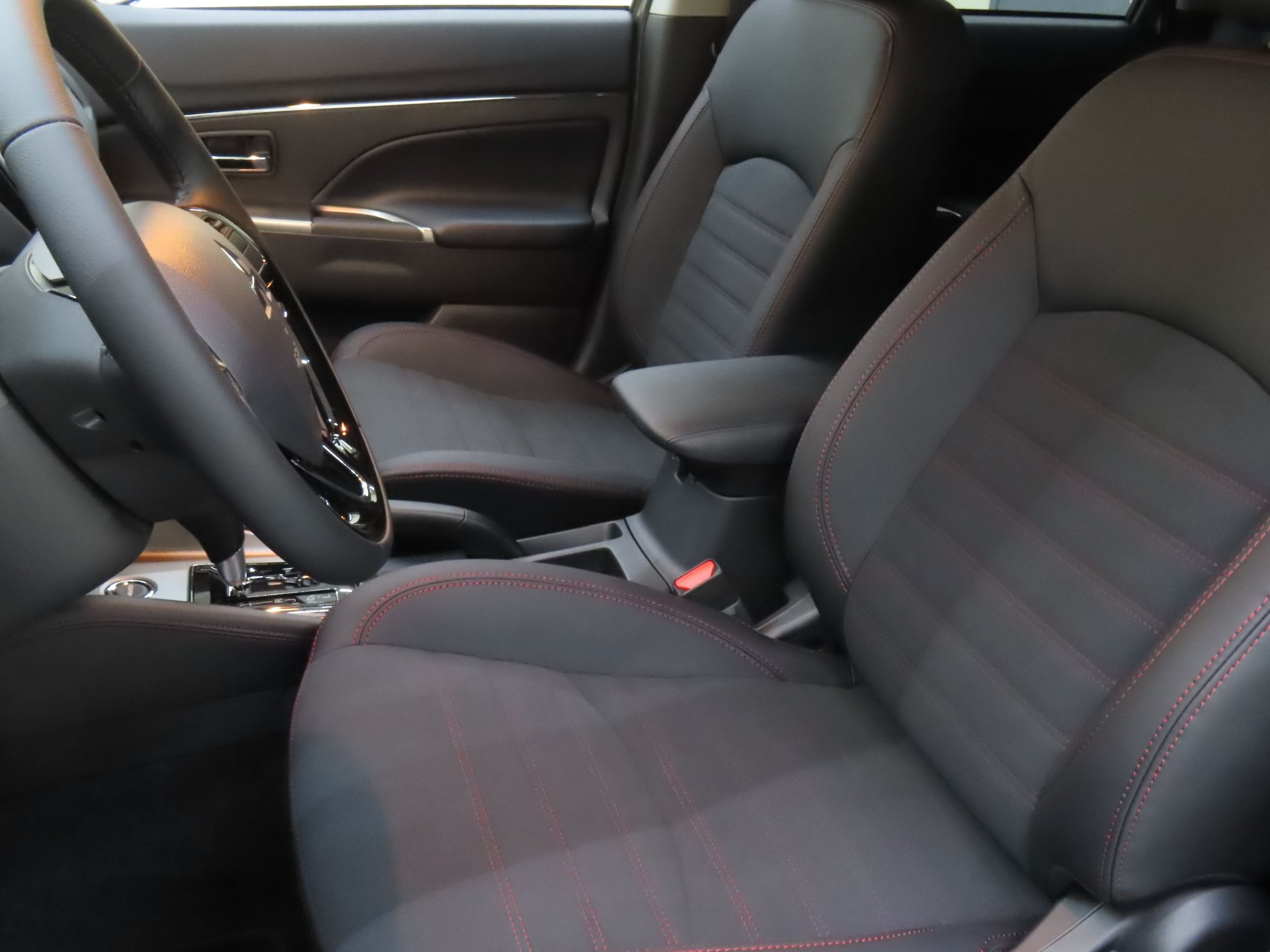 2025 Mitsubishi Outlander Sport SE - Photo 11