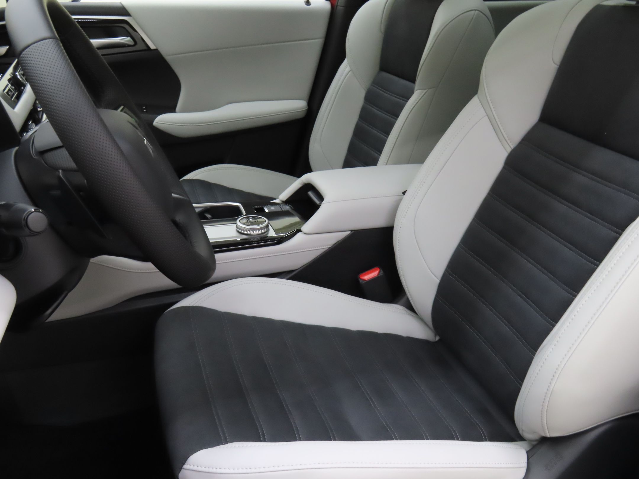 2025 Mitsubishi Outlander SE - Photo 11
