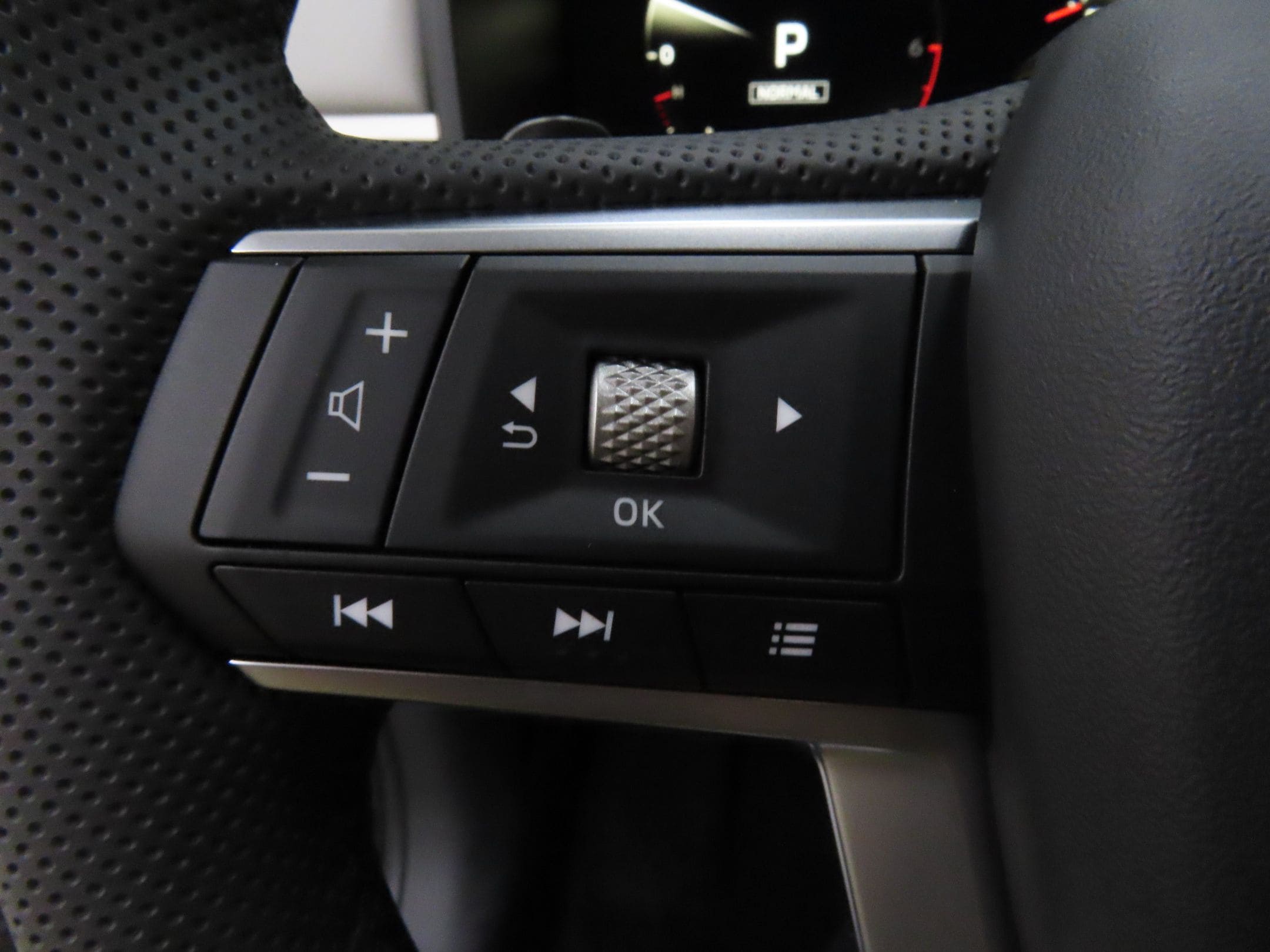 2025 Mitsubishi Outlander SE - Photo 13