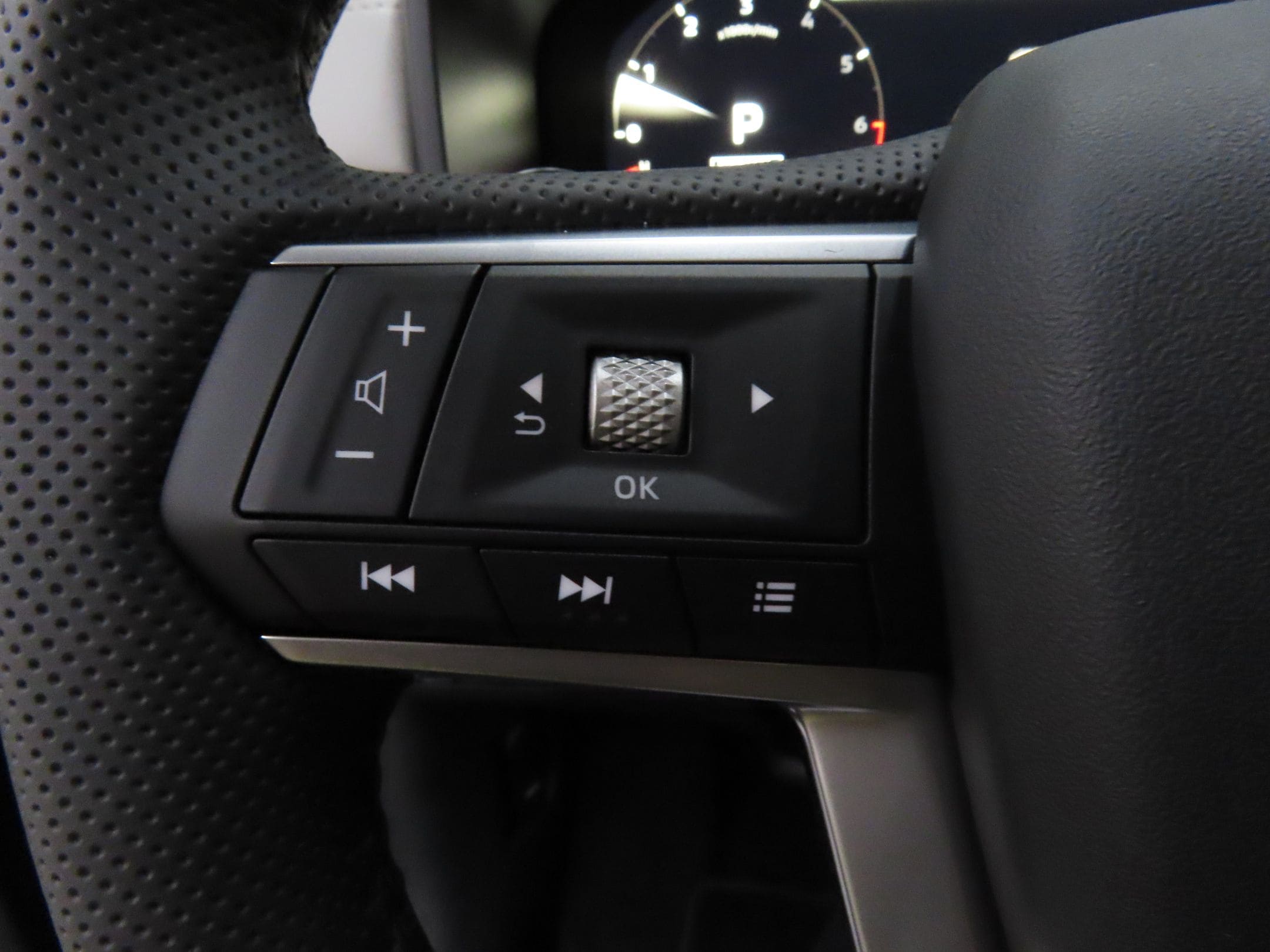 2025 Mitsubishi Outlander SE - Photo 13