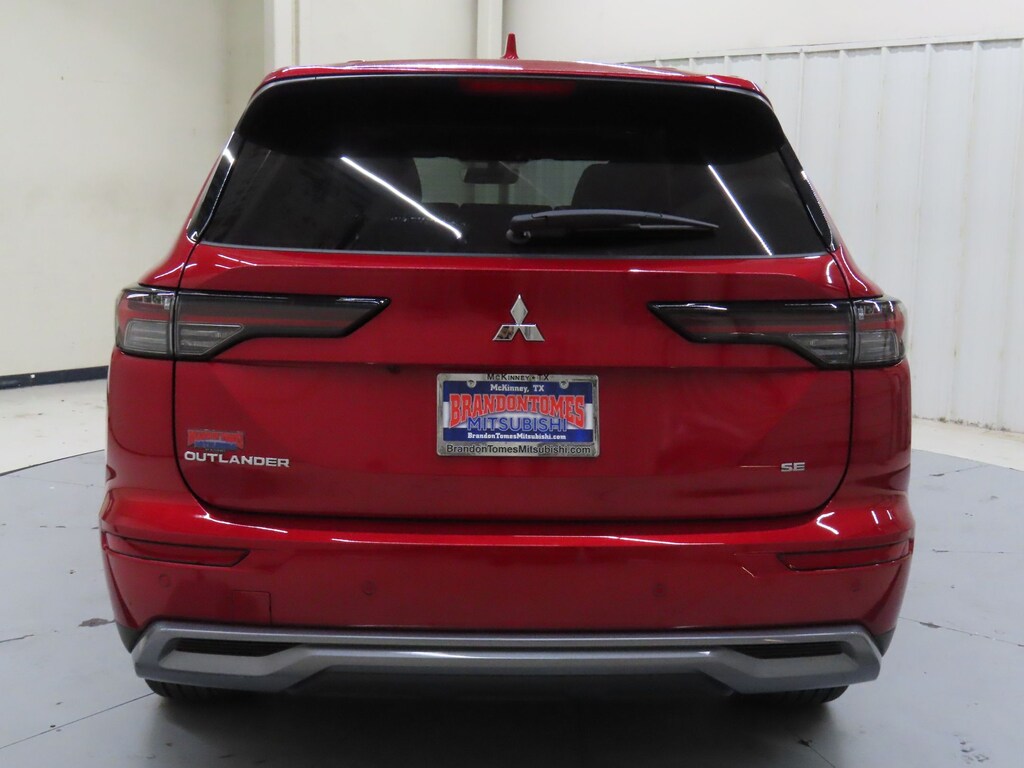 Used 2025 Mitsubishi Outlander SE SUV
