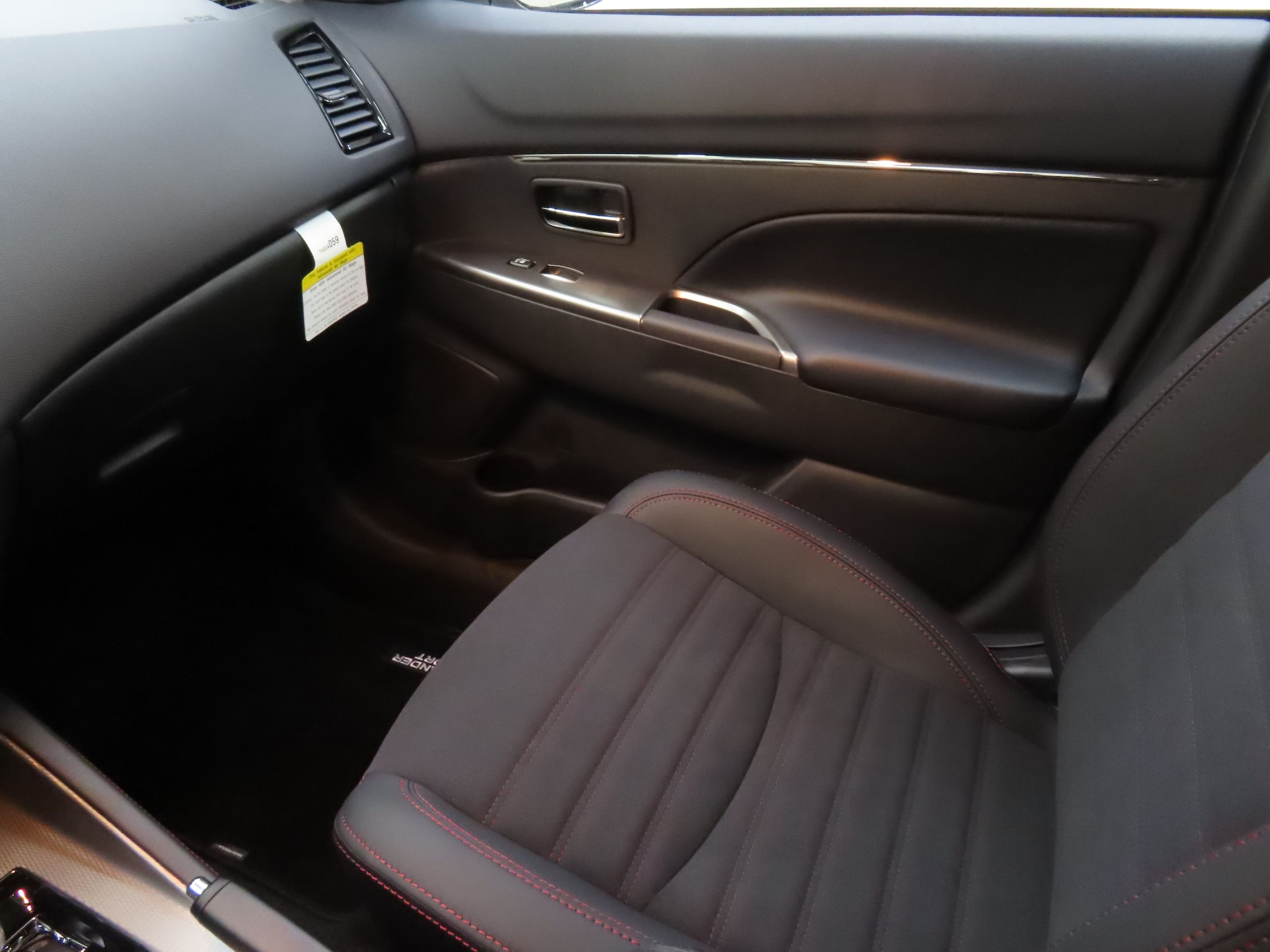 2025 Mitsubishi Outlander Sport SE - Photo 19