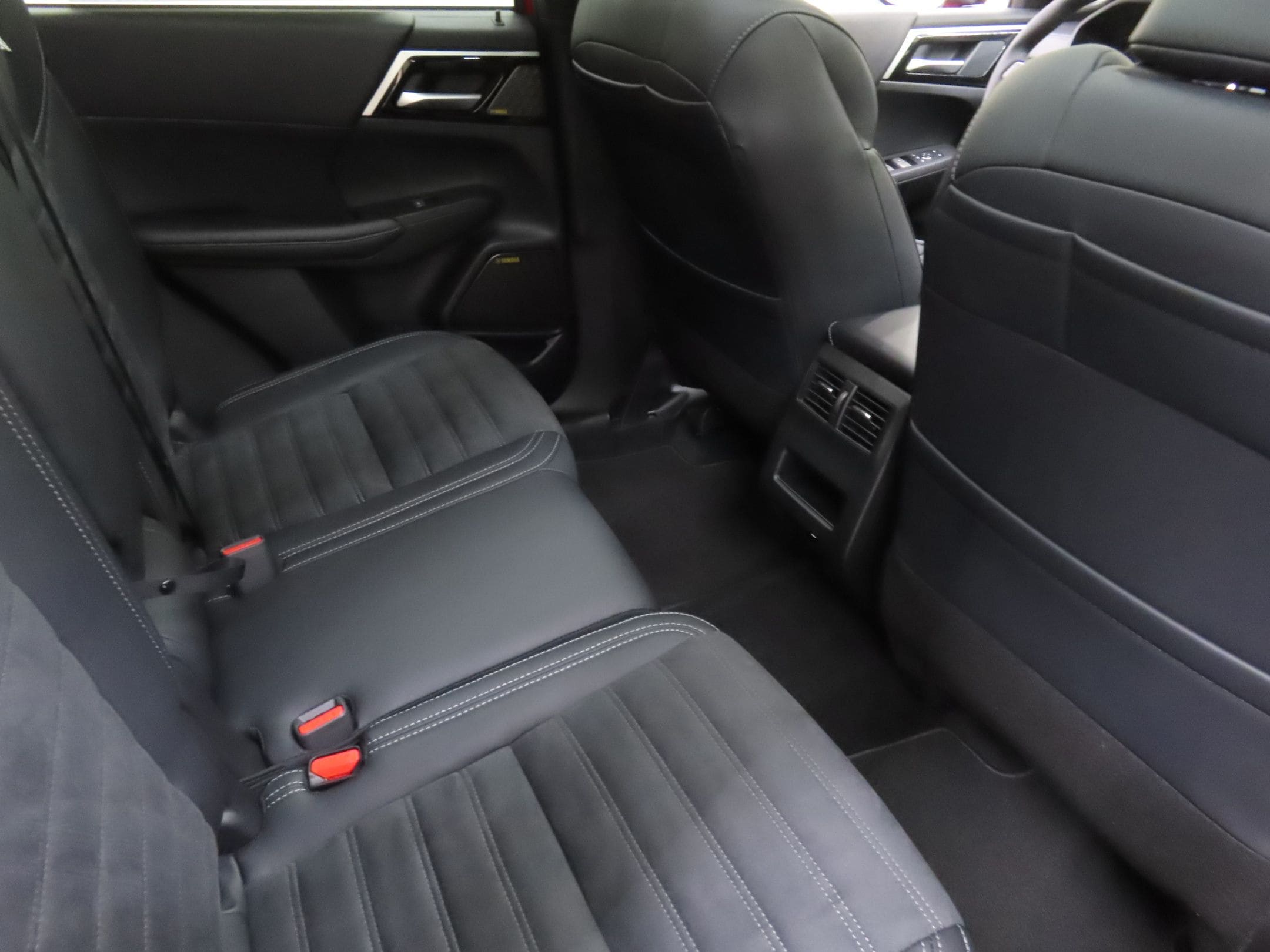 2025 Mitsubishi Outlander SE - Photo 25