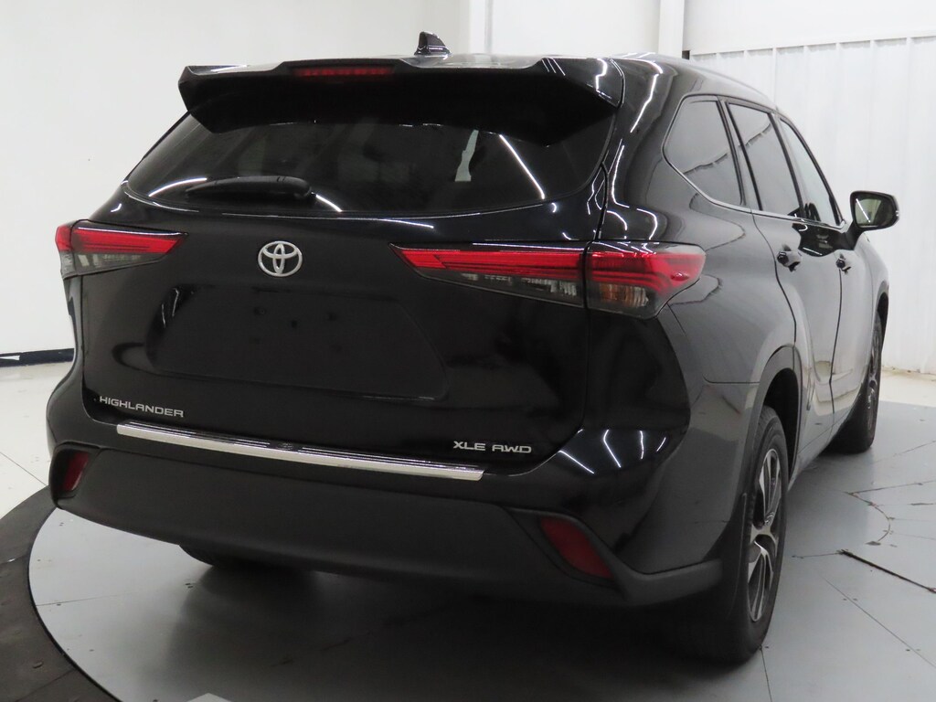 Used 2022 Toyota Highlander XLE SUV