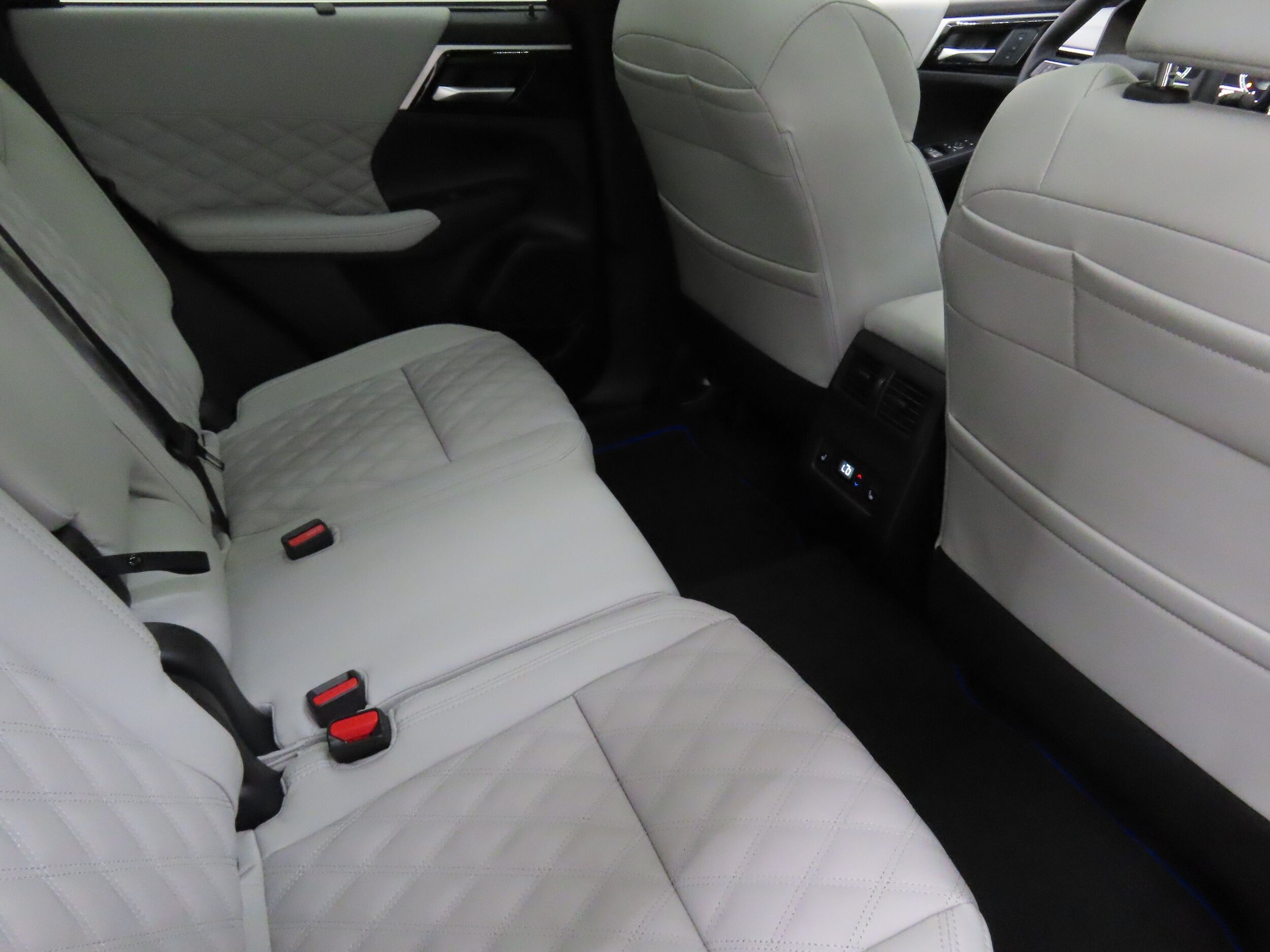 2025 Mitsubishi Outlander Plug-in Hybrid SEL - Photo 25
