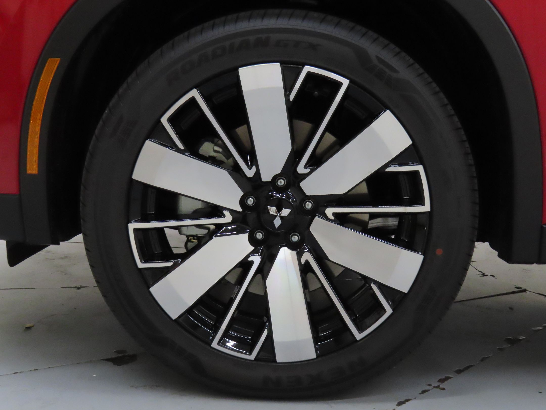 2025 Mitsubishi Outlander SE - Photo 28
