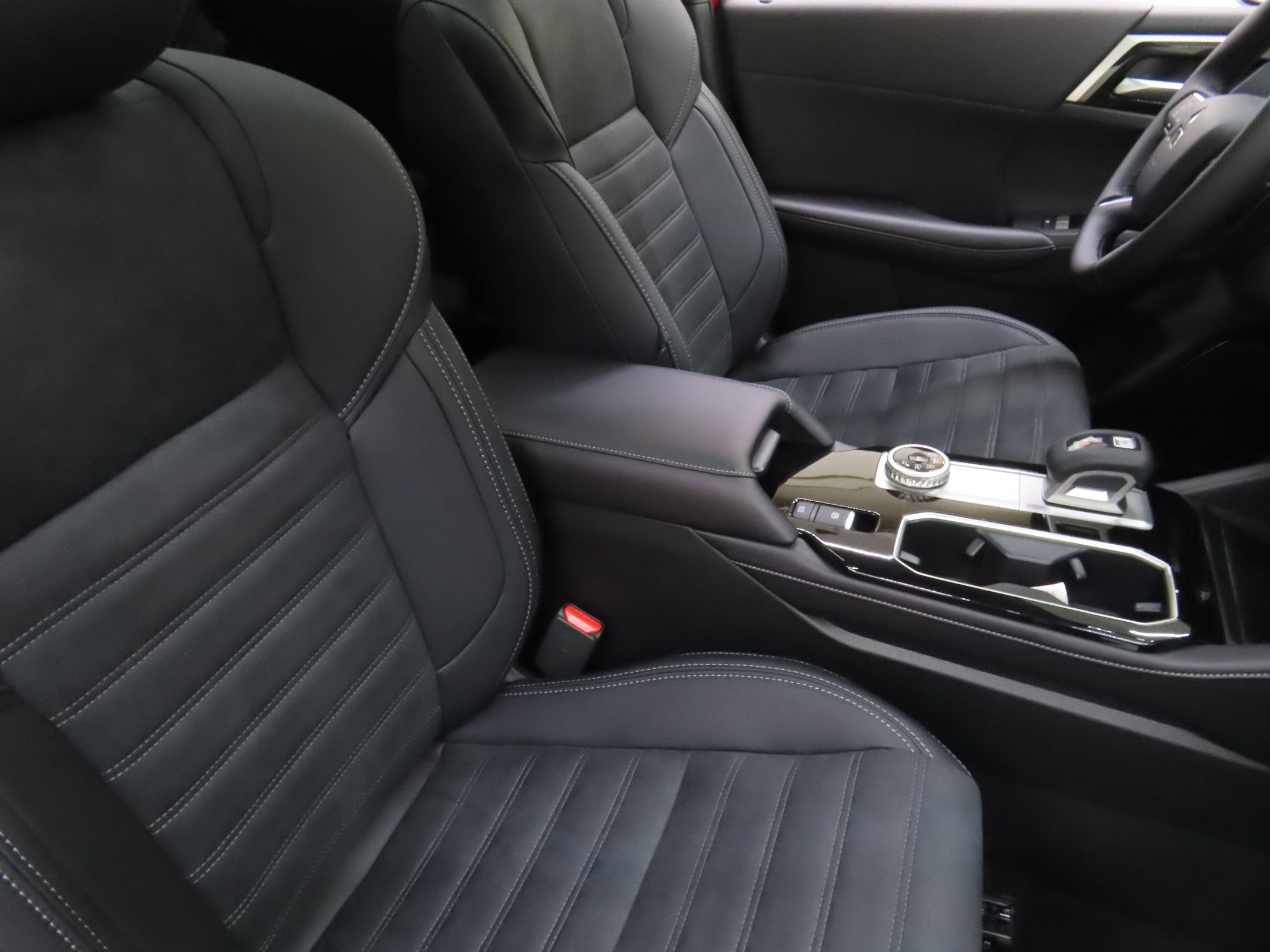 2025 Mitsubishi Outlander SE - Photo 27