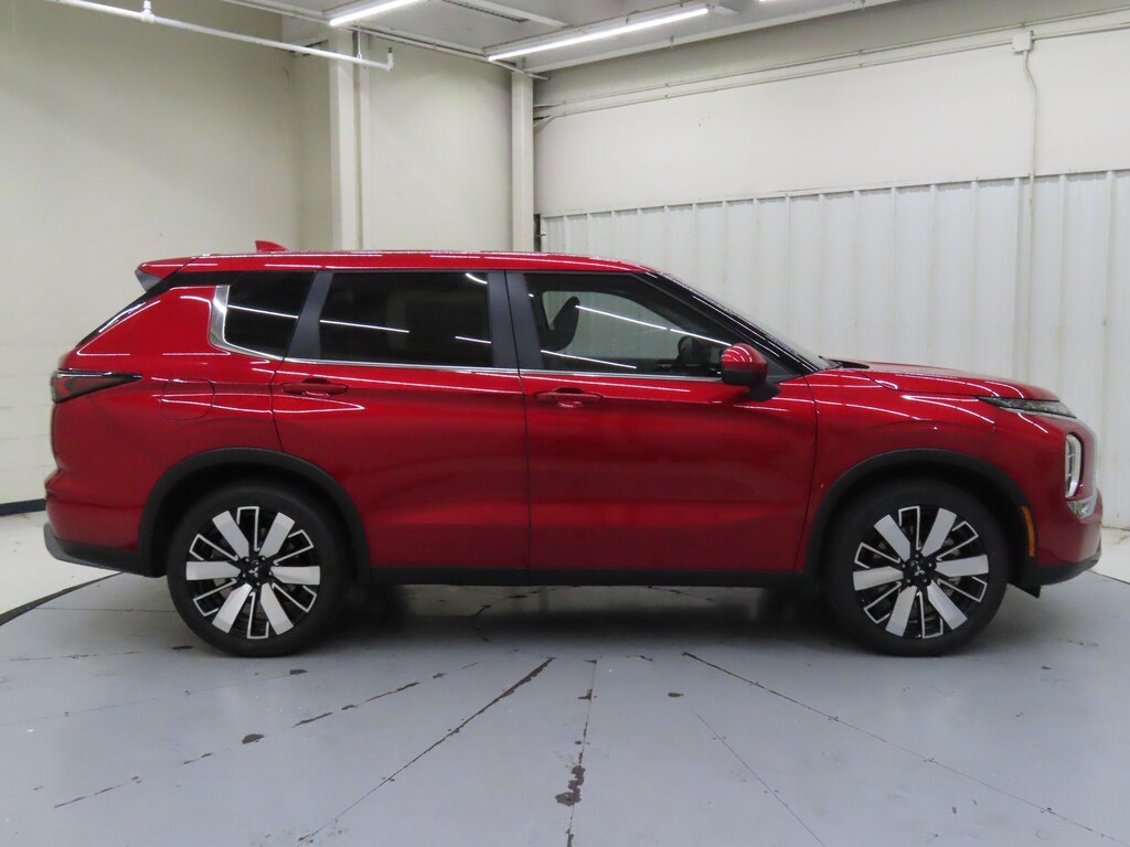 Used 2025 Mitsubishi Outlander SE SUV