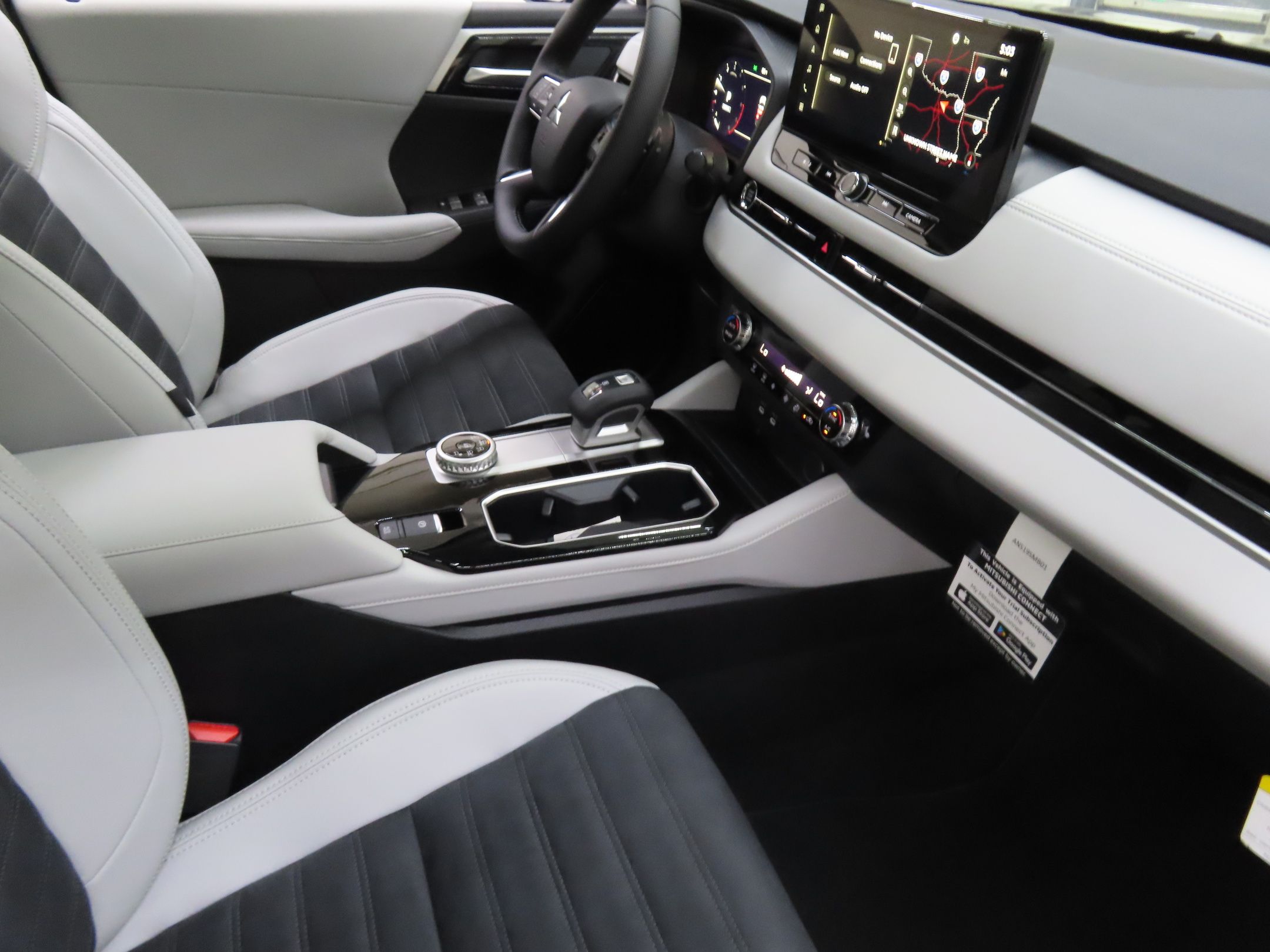 2025 Mitsubishi Outlander SE - Photo 26