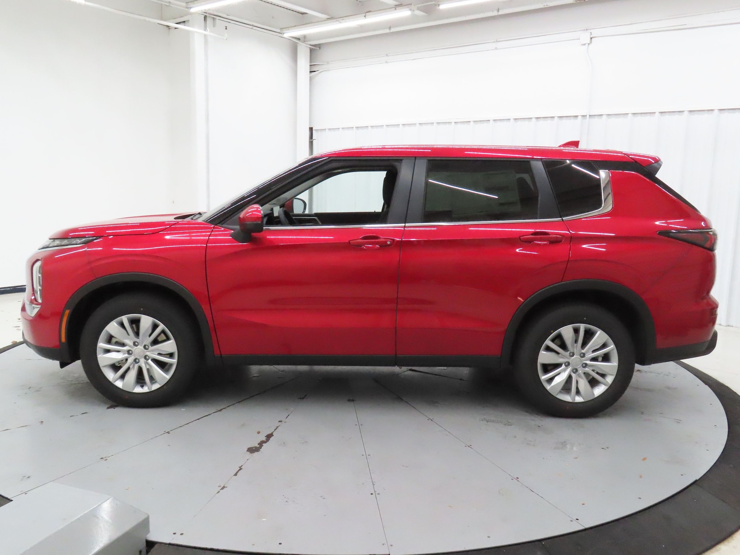 2026 Mitsubishi Outlander ES - Photo 7
