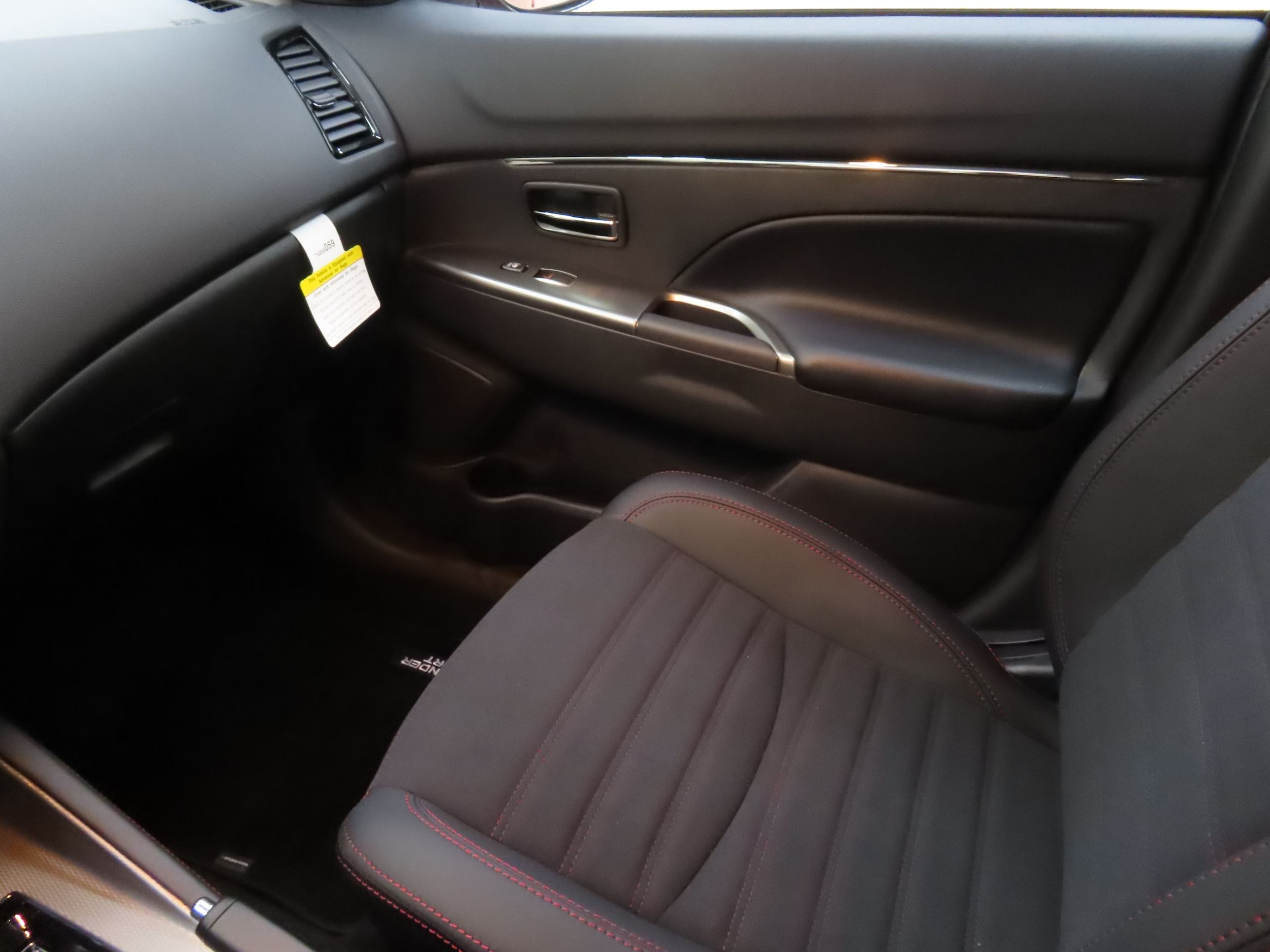 2025 Mitsubishi Outlander Sport SE - Photo 19