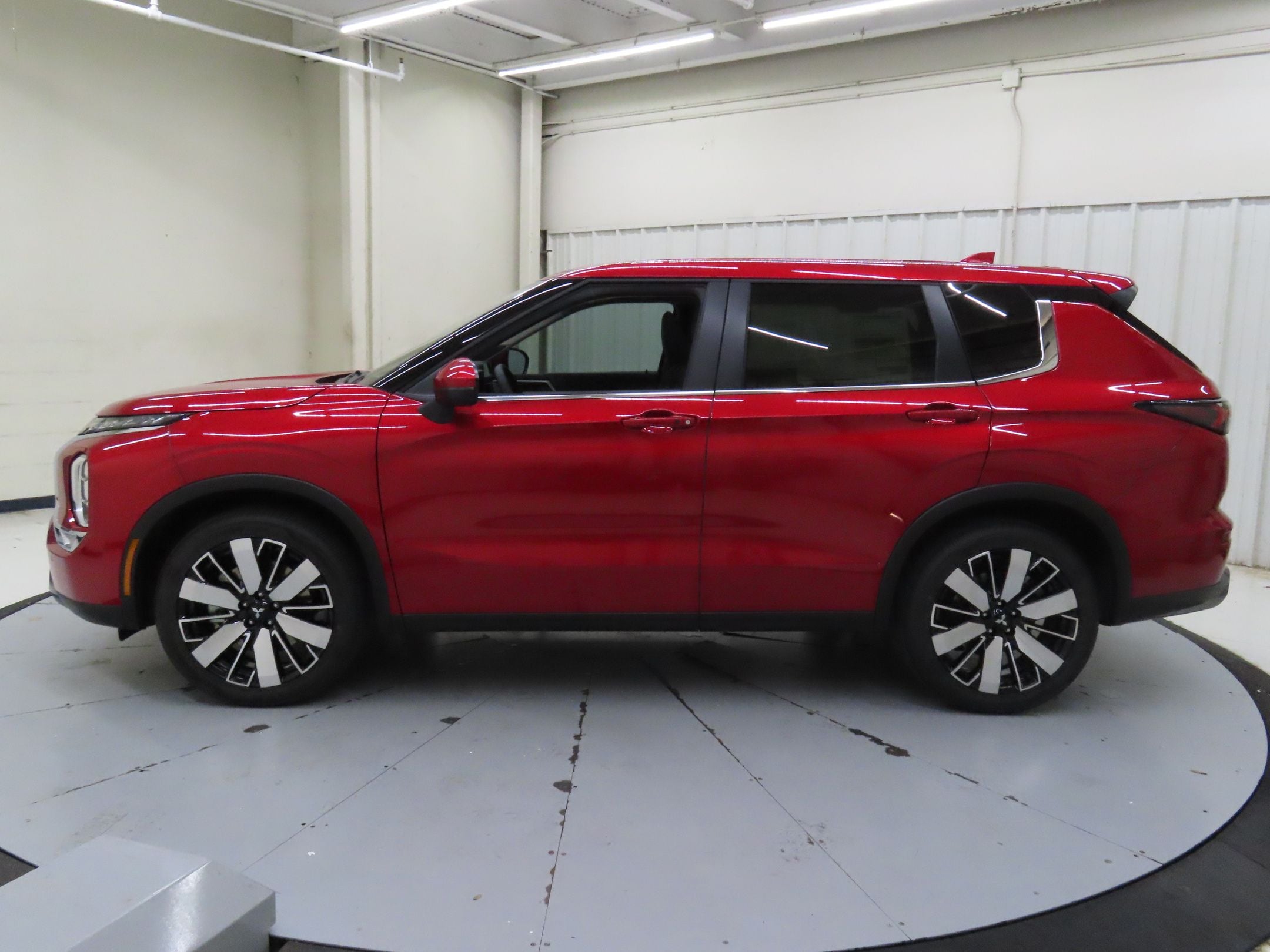 2025 Mitsubishi Outlander SE - Photo 7