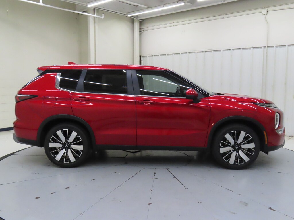 Used 2025 Mitsubishi Outlander SE SUV