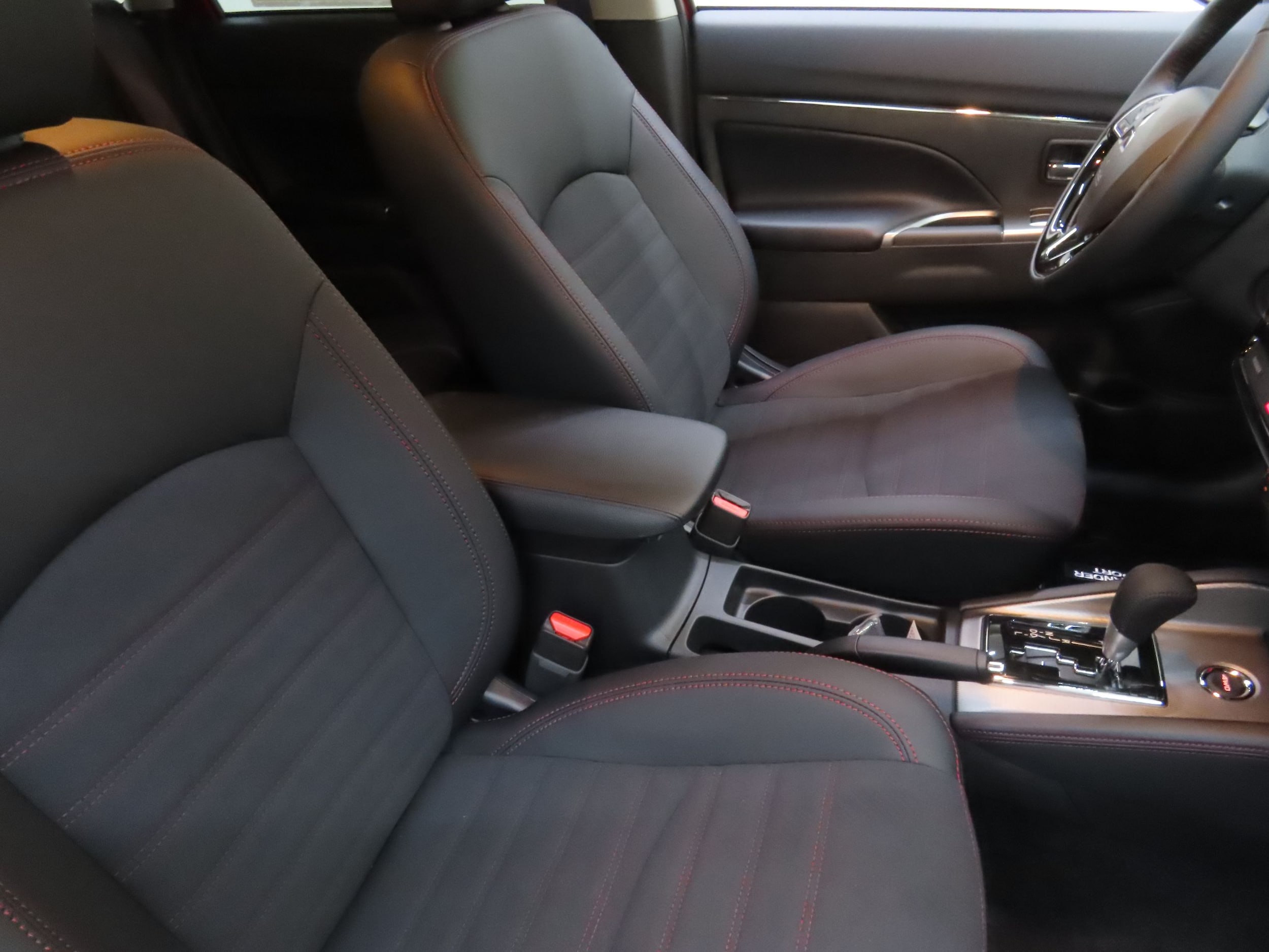 2025 Mitsubishi Outlander Sport SE - Photo 25