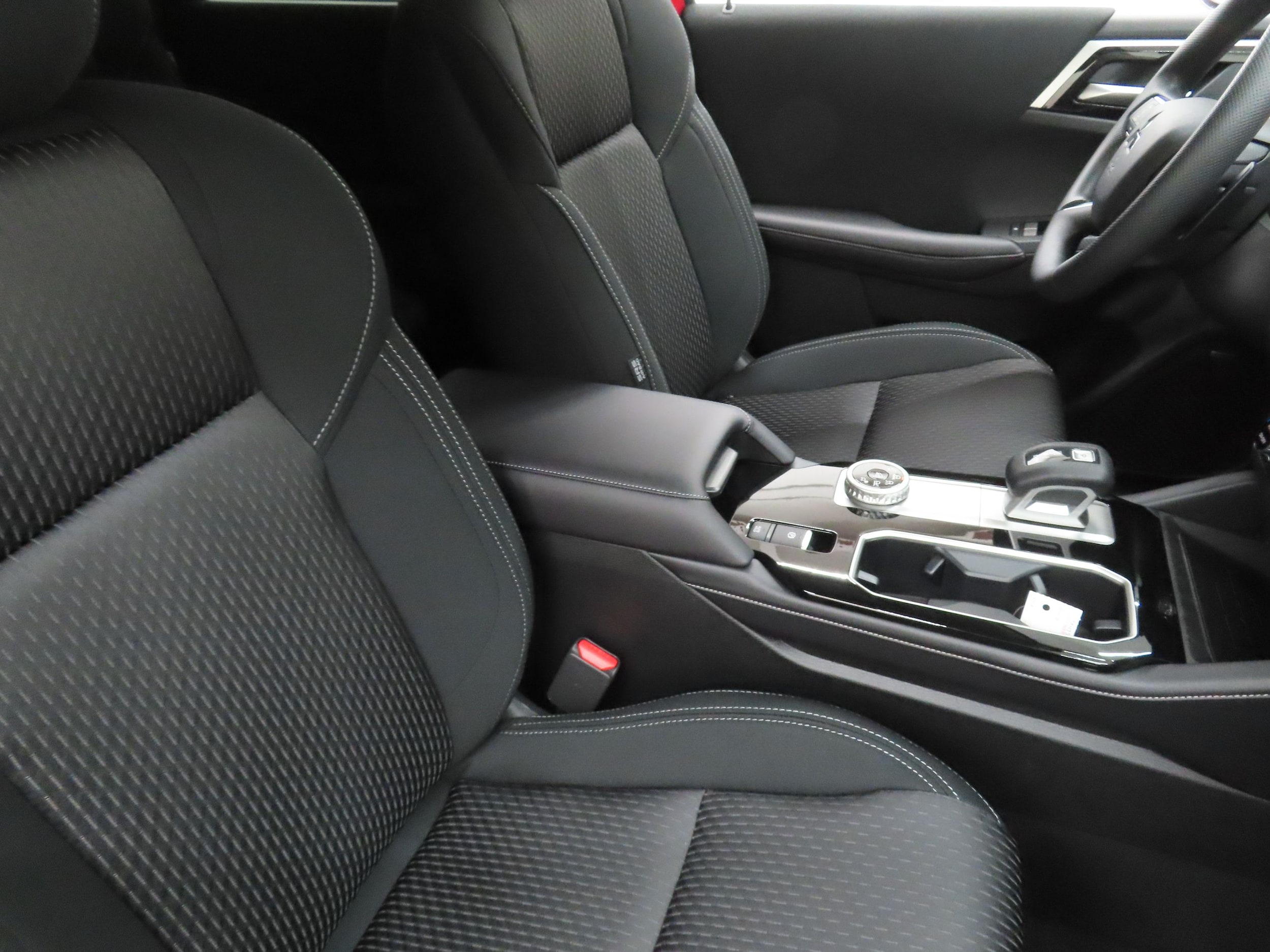 2026 Mitsubishi Outlander ES - Photo 26
