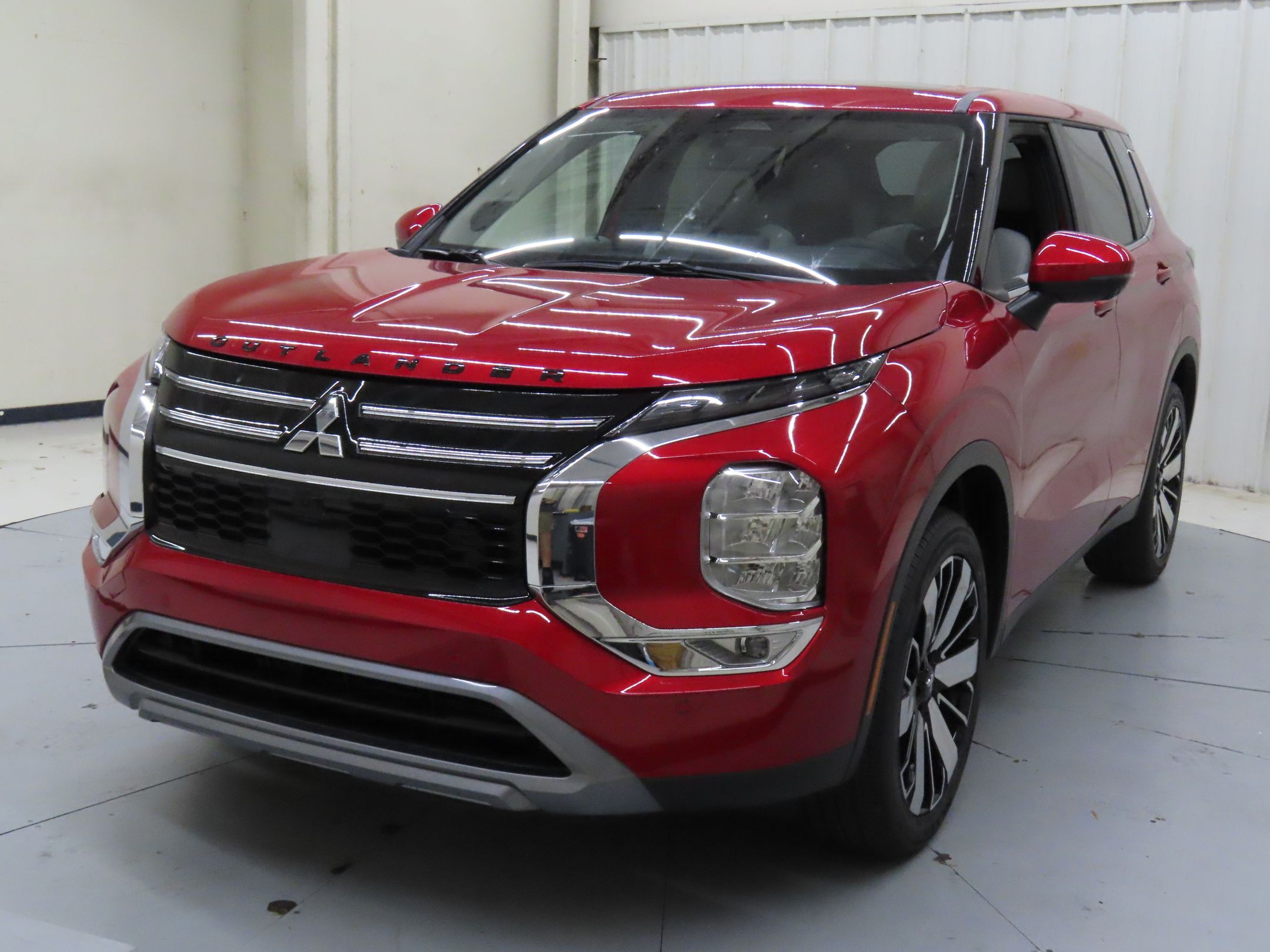 2025 Mitsubishi Outlander SE - Photo 8