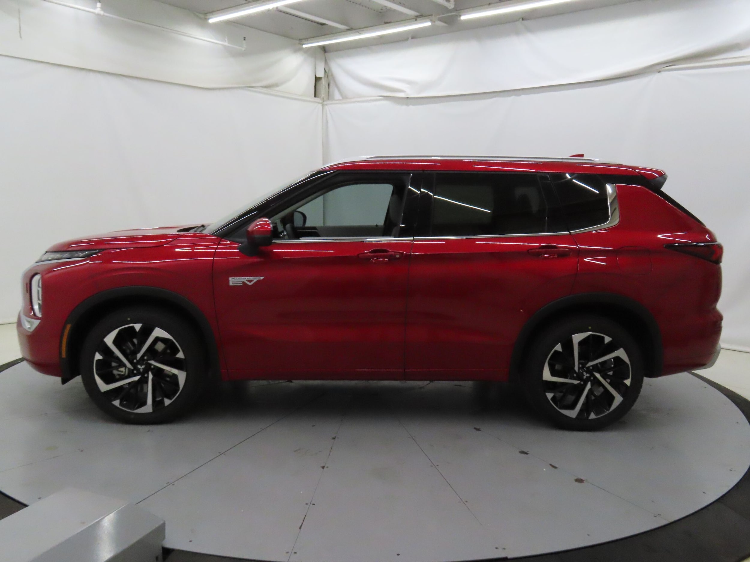 2025 Mitsubishi Outlander Plug-in Hybrid SEL - Photo 6