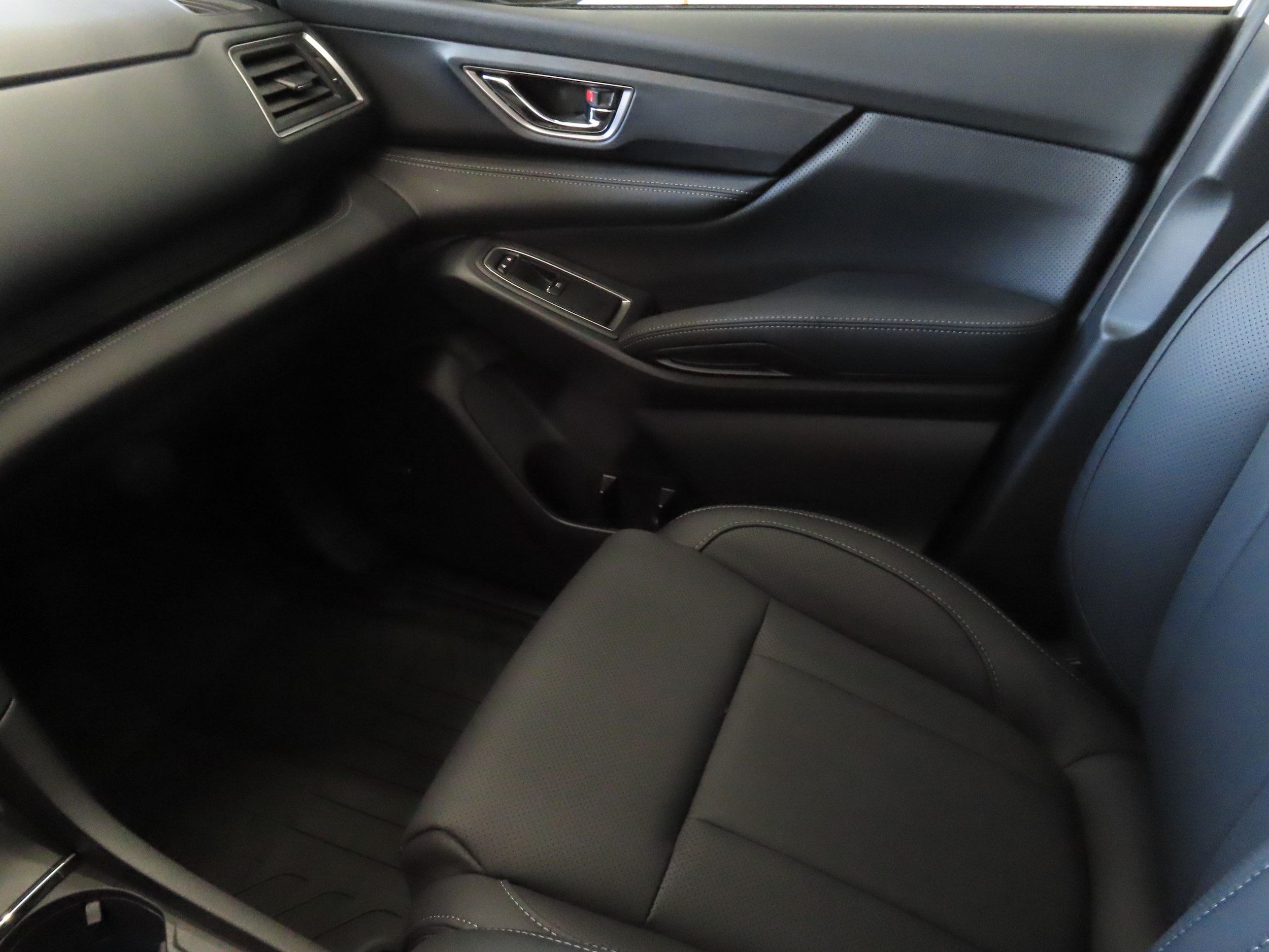 2026 Subaru Ascent Limited - Photo 19