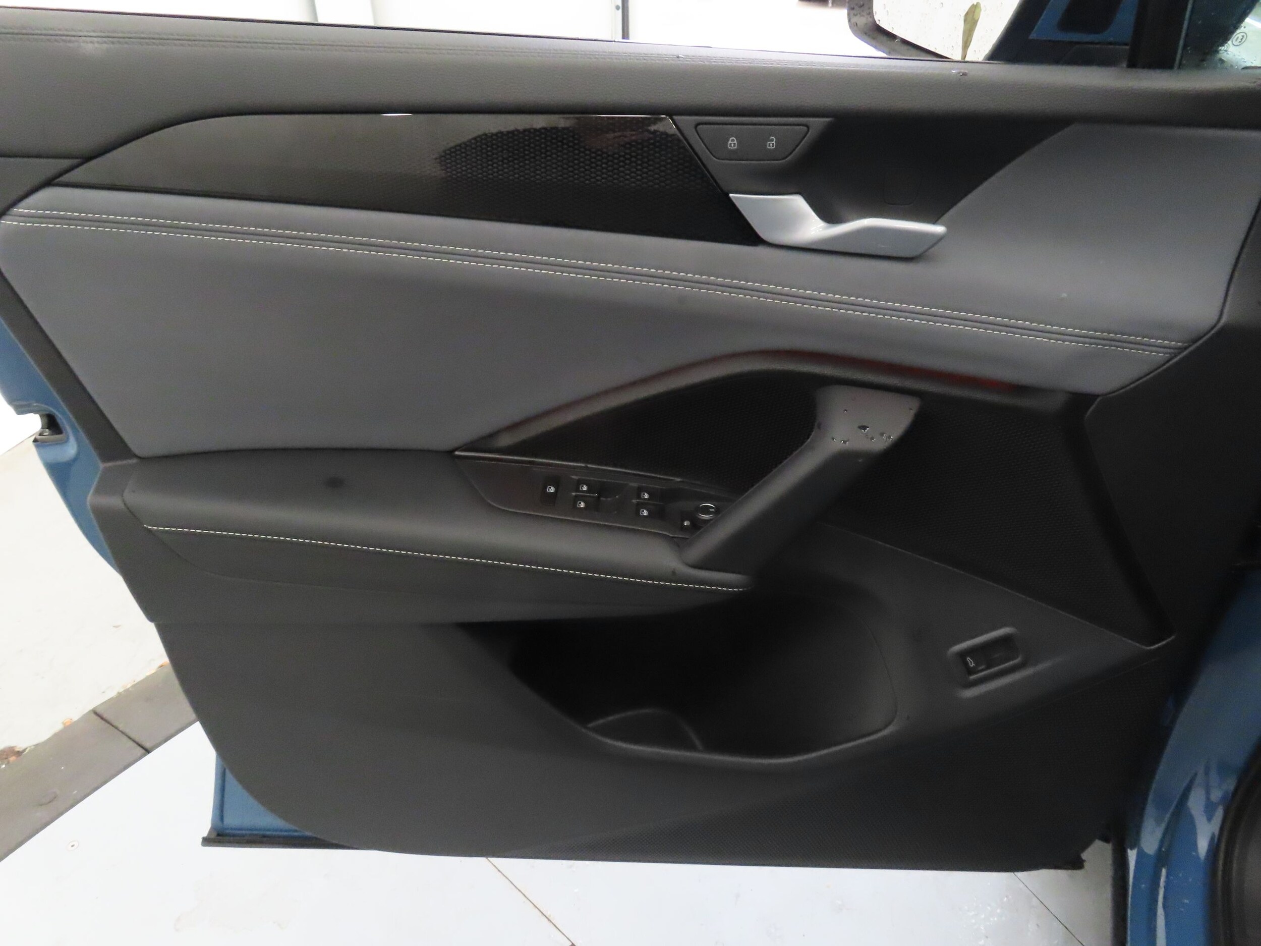 2025 Volkswagen Tiguan SE - Photo 7
