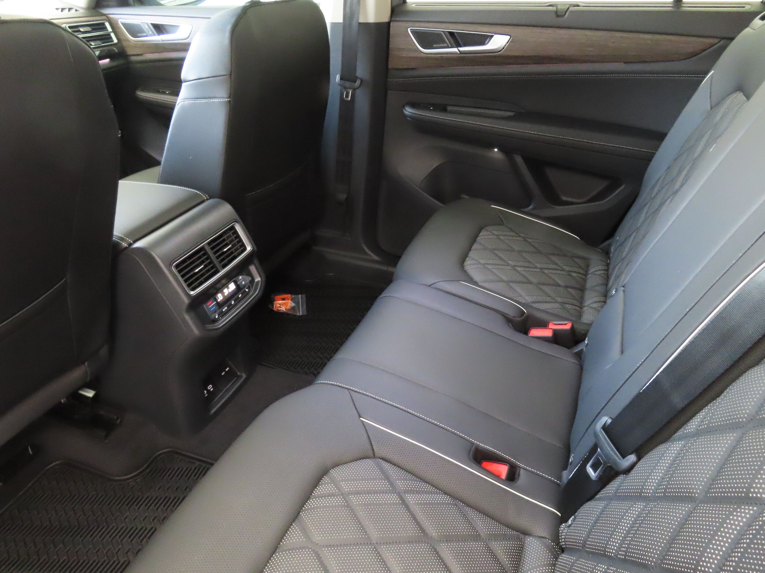 2026 Volkswagen Atlas SEL Premium R-Line - Photo 23