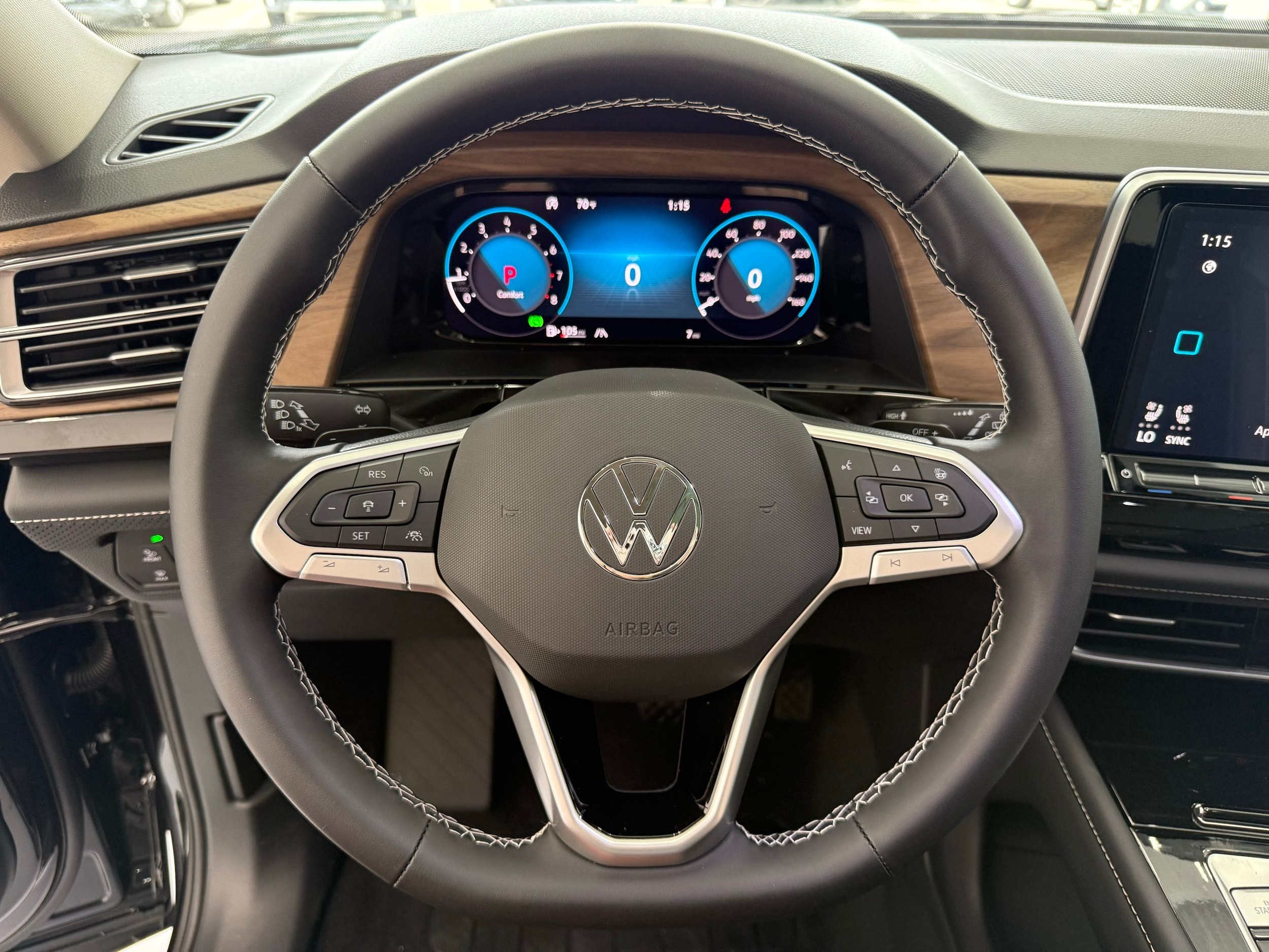 2025 Volkswagen Atlas SE w/Tech - Photo 13