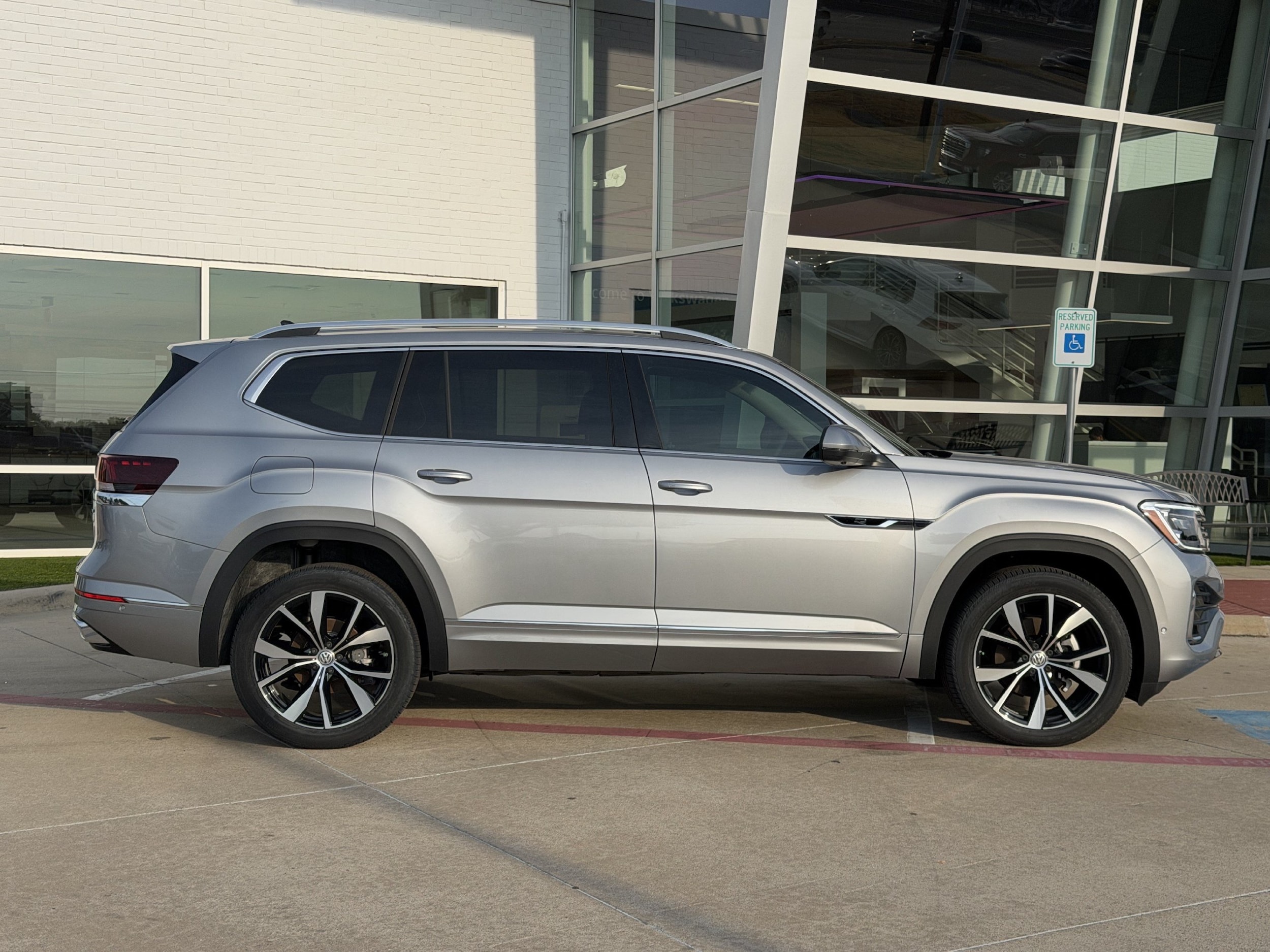 2026 Volkswagen Atlas SEL Premium R-Line - Photo 4