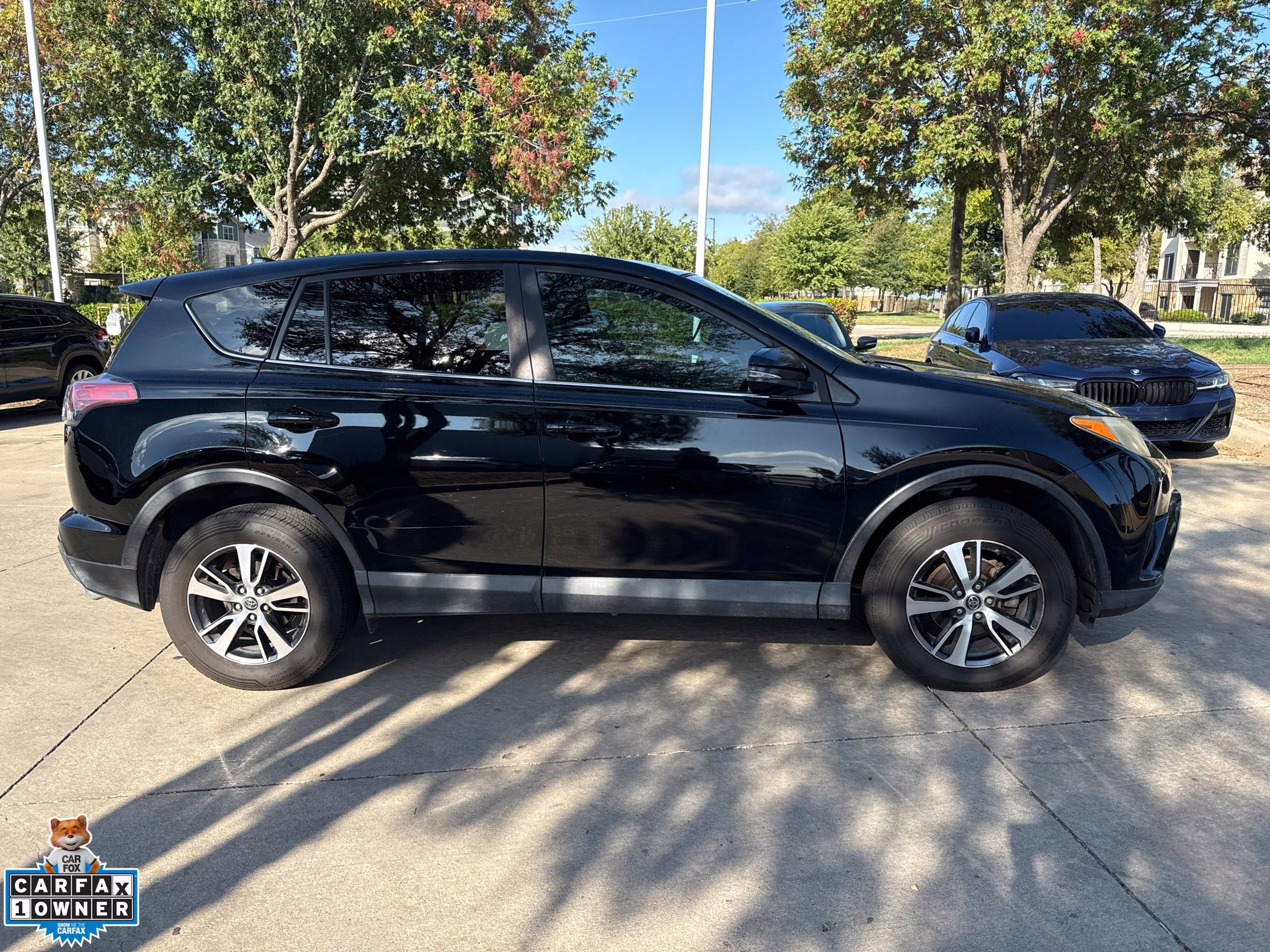 Used 2018 Toyota RAV4 XLE with VIN 2T3WFREV8JW498432 for sale in McKinney, TX