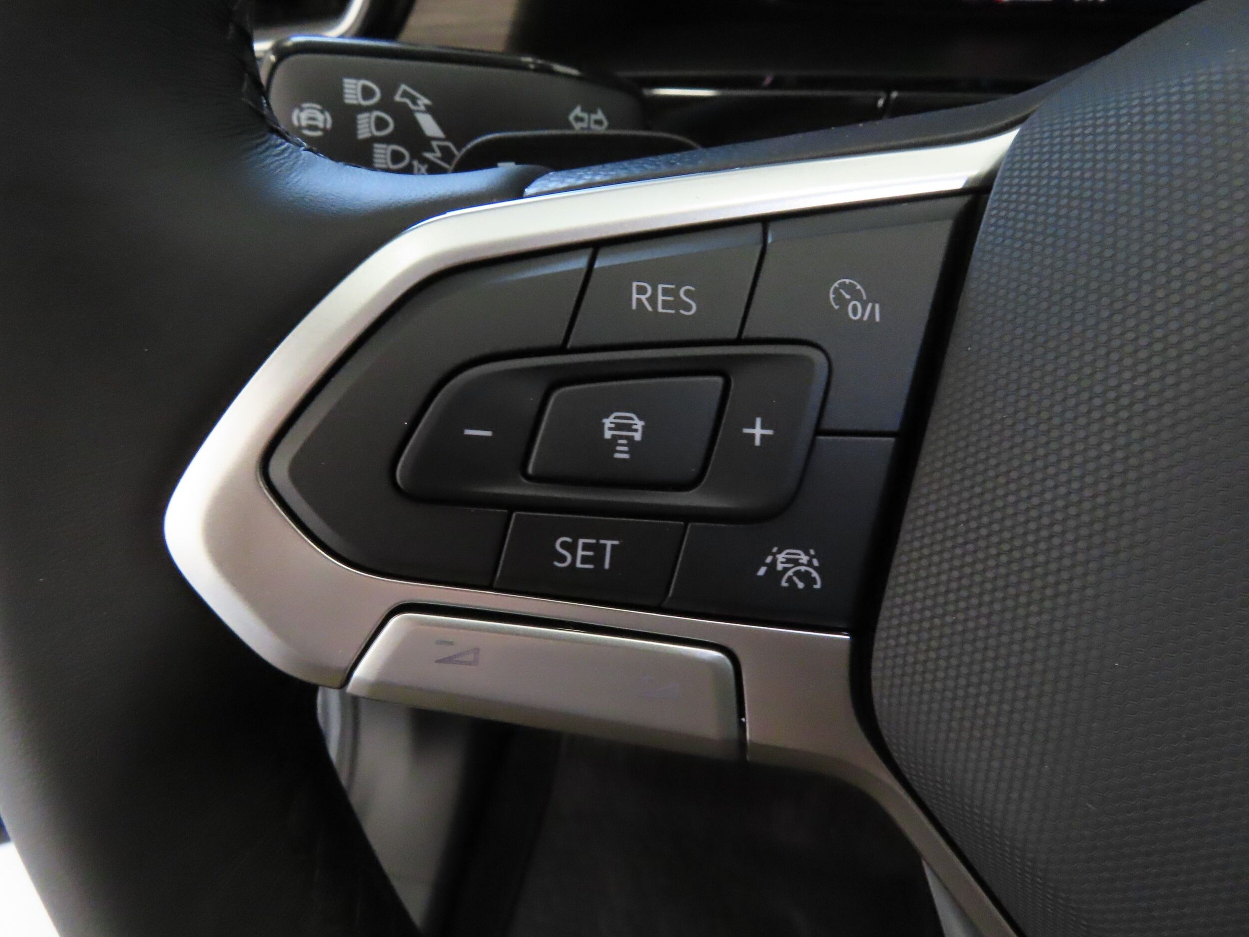 2026 Volkswagen Atlas SEL Premium R-Line - Photo 13