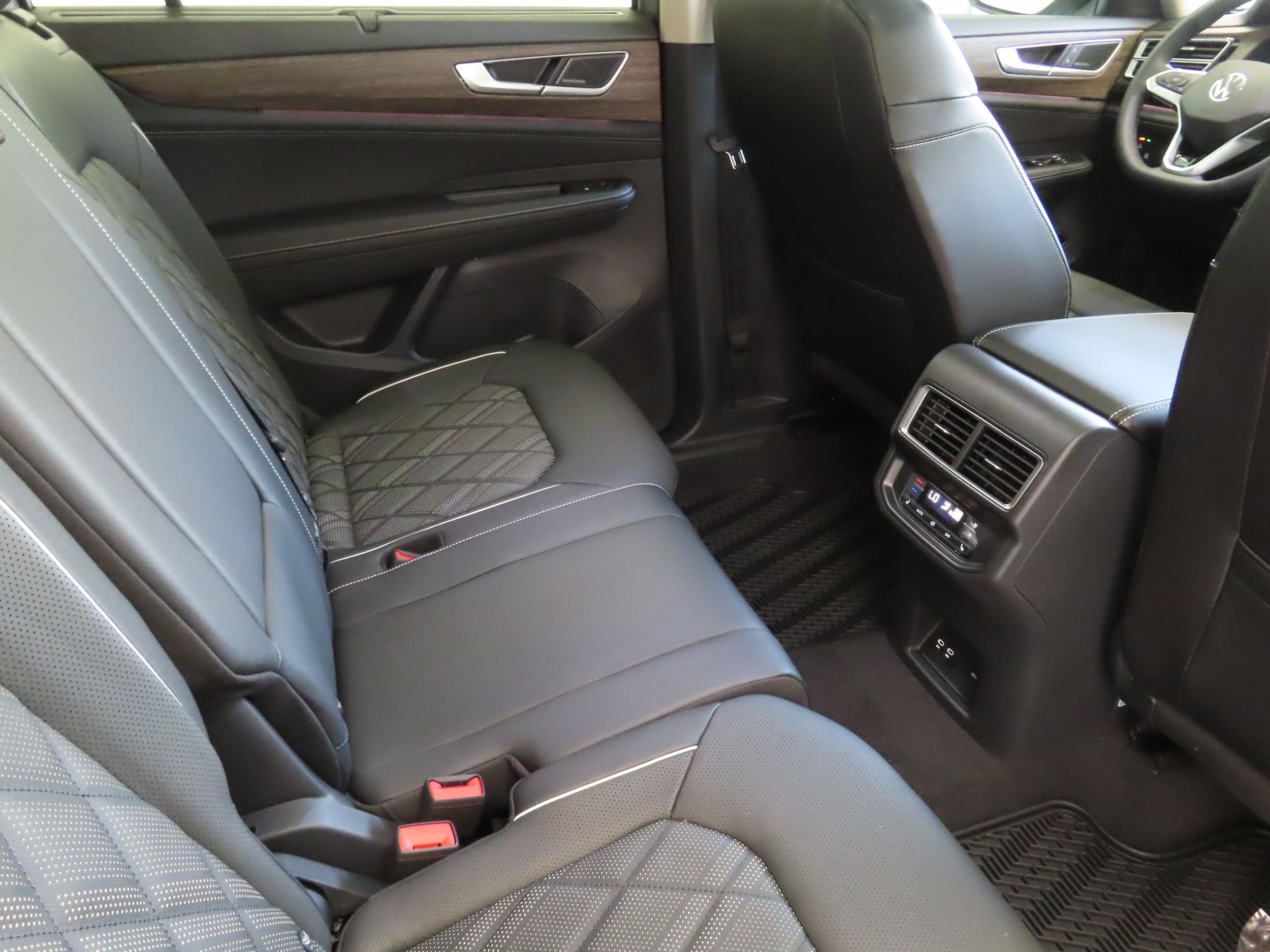 2026 Volkswagen Atlas SEL Premium R-Line - Photo 26