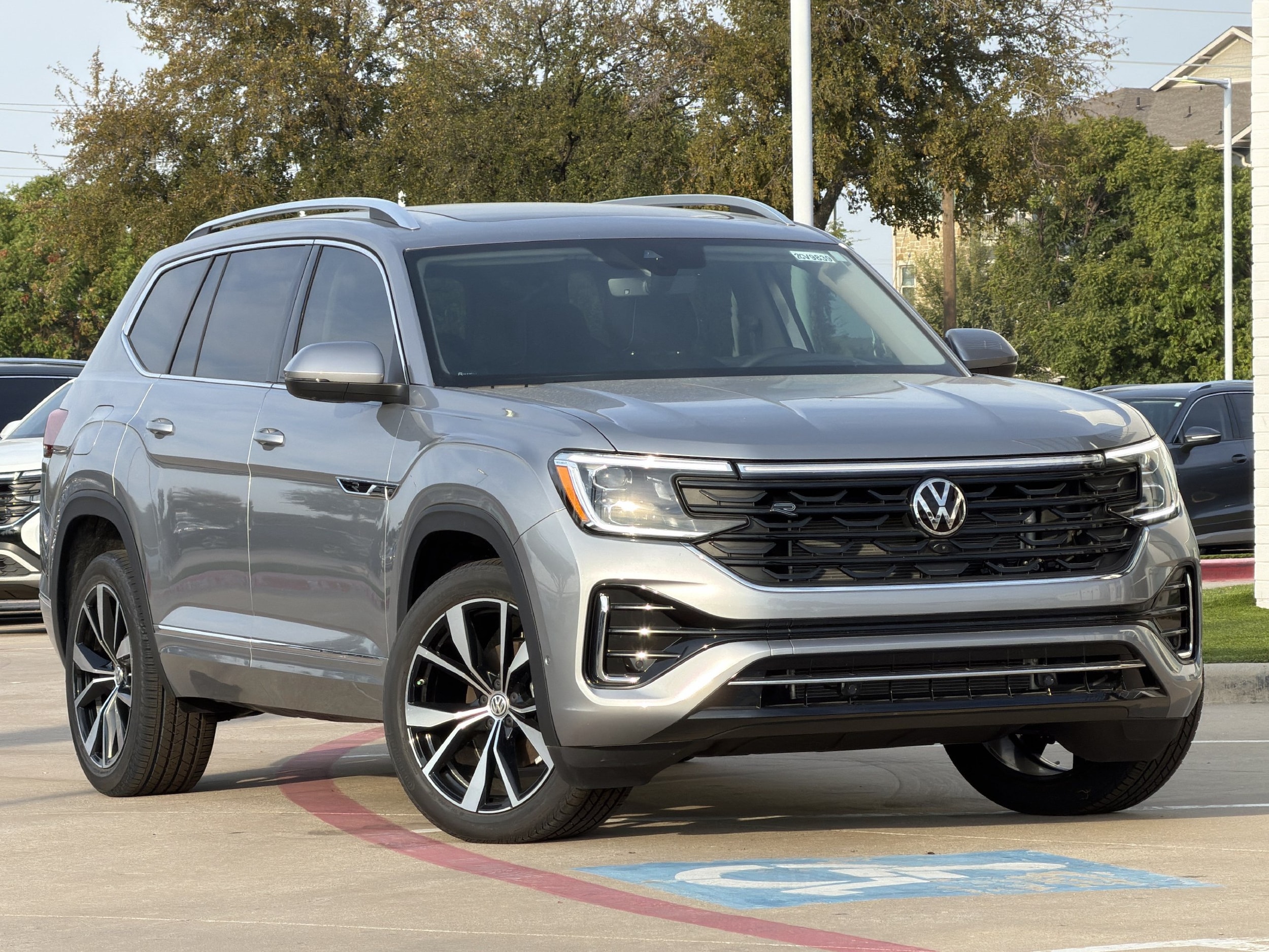 2026 Volkswagen Atlas SEL Premium R-Line - Photo 2