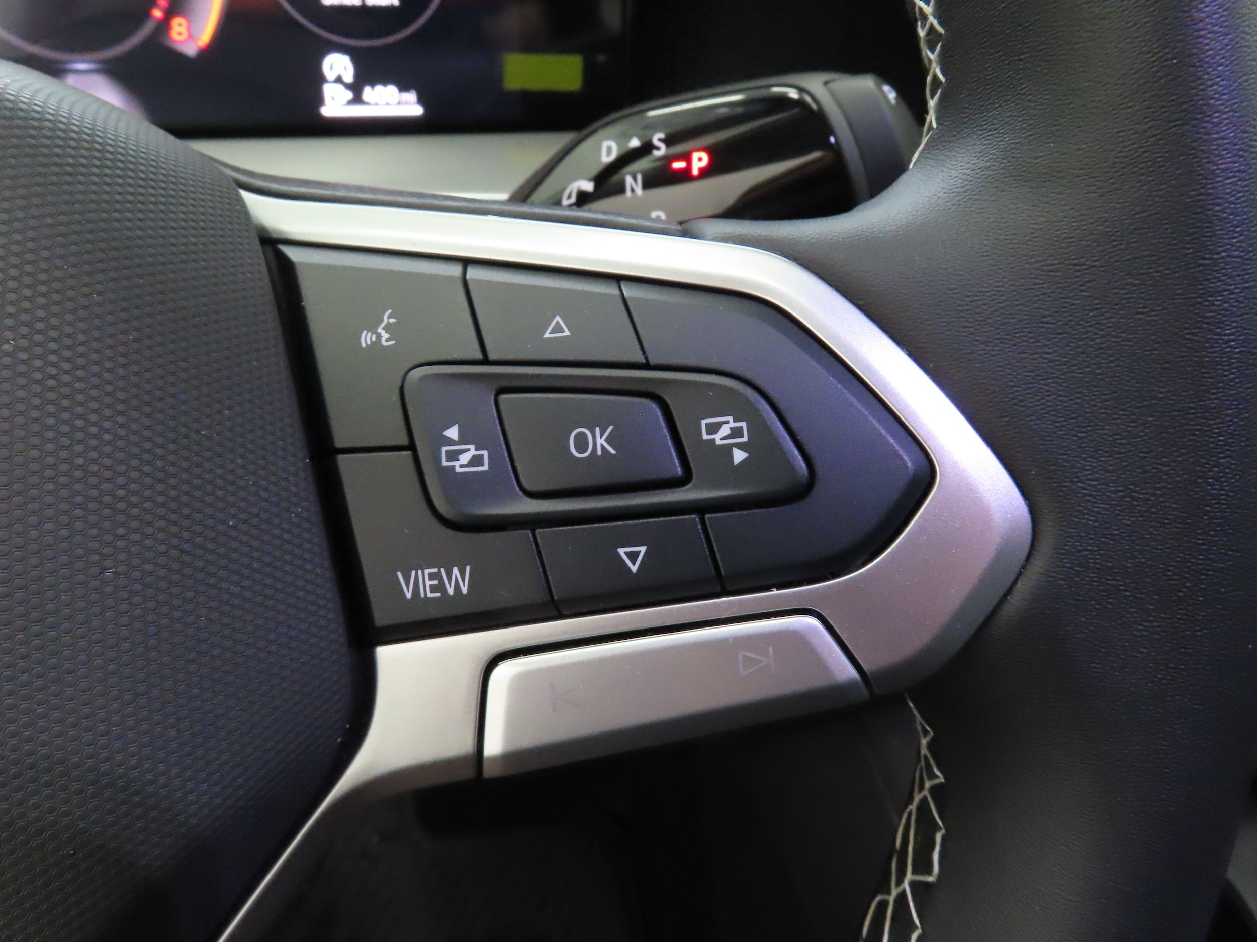 2025 Volkswagen Tiguan SE - Photo 11