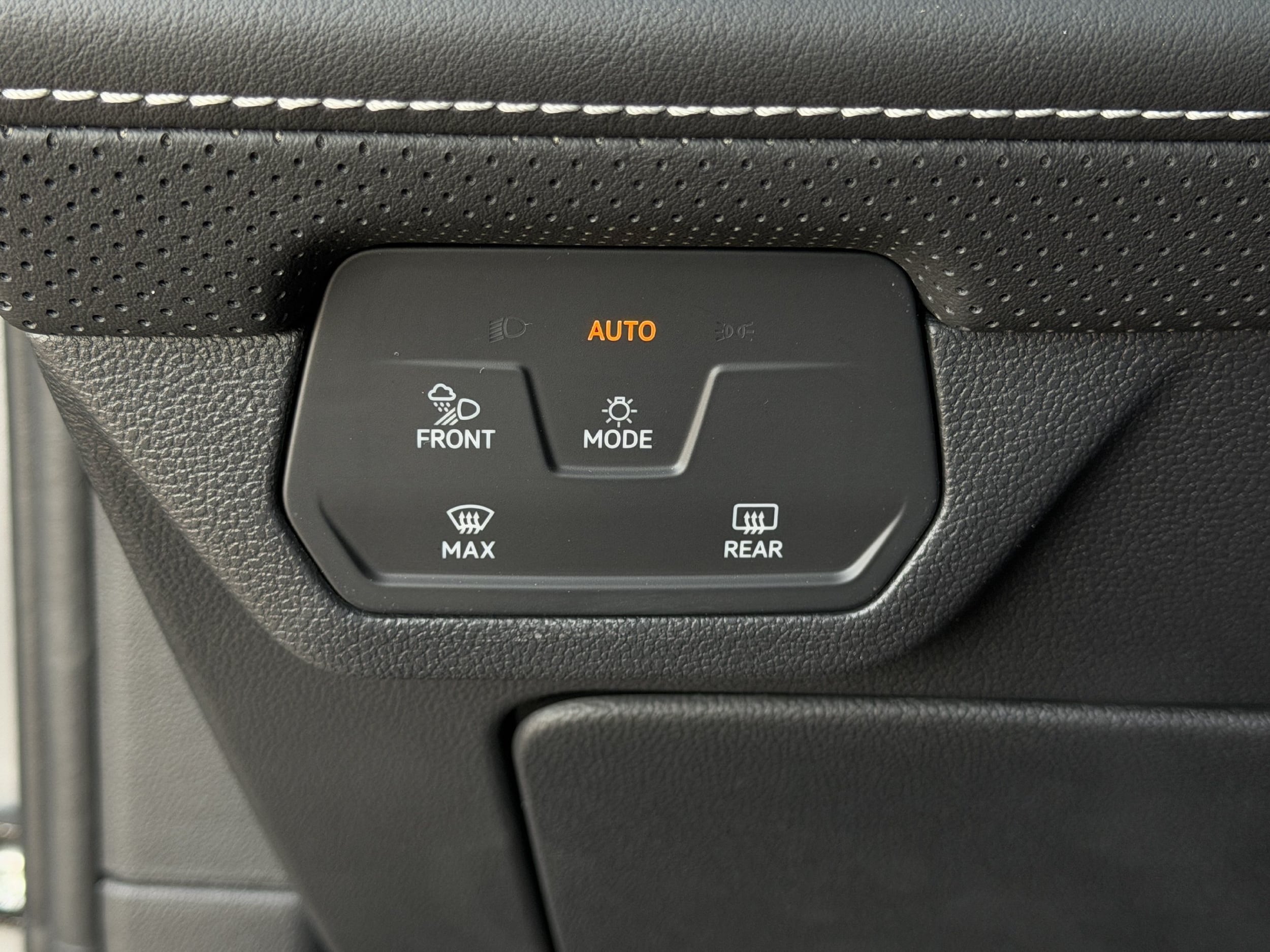 2026 Volkswagen Atlas SEL Premium R-Line - Photo 16