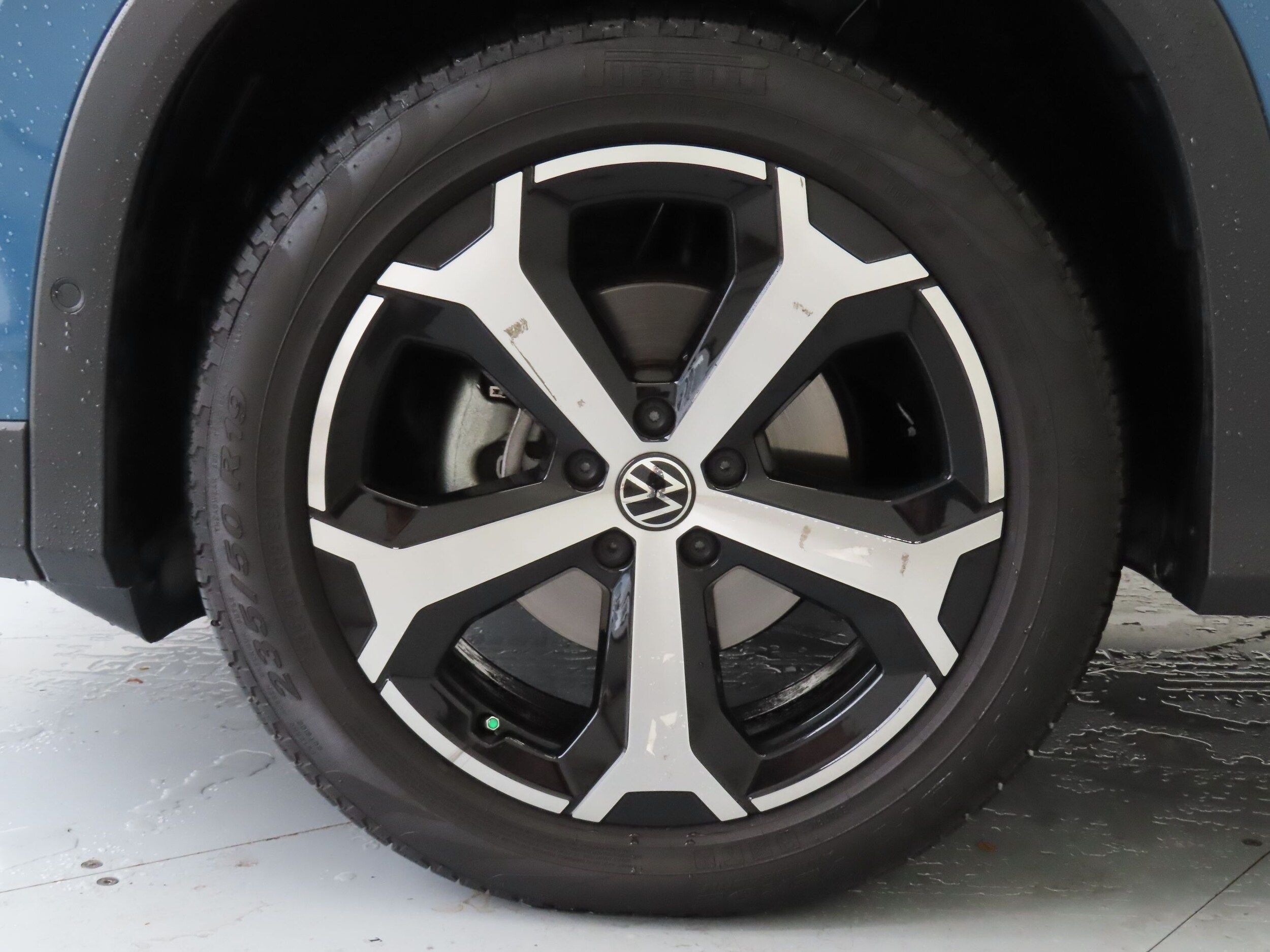2025 Volkswagen Tiguan SE - Photo 24