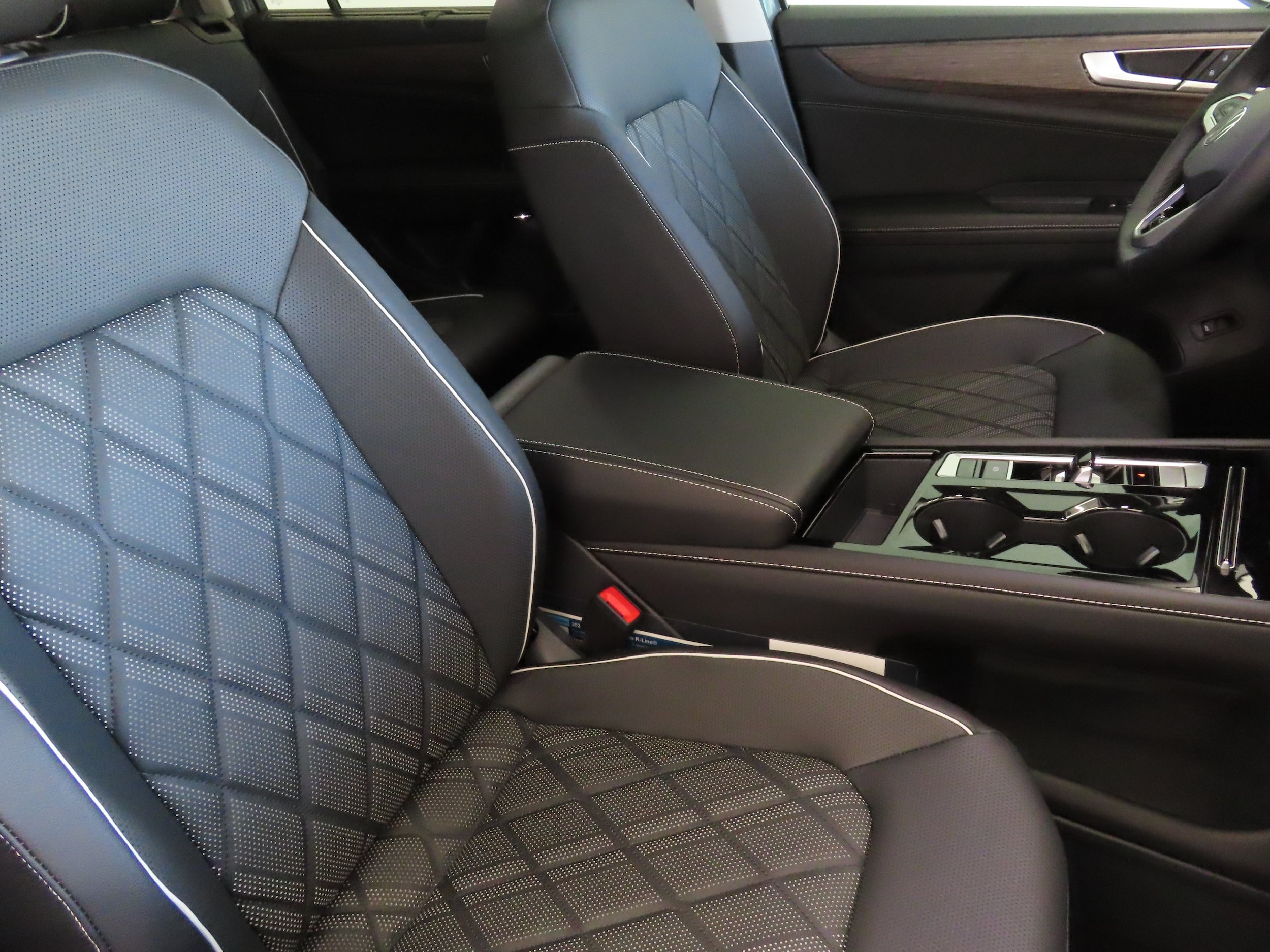 2026 Volkswagen Atlas SEL Premium R-Line - Photo 28