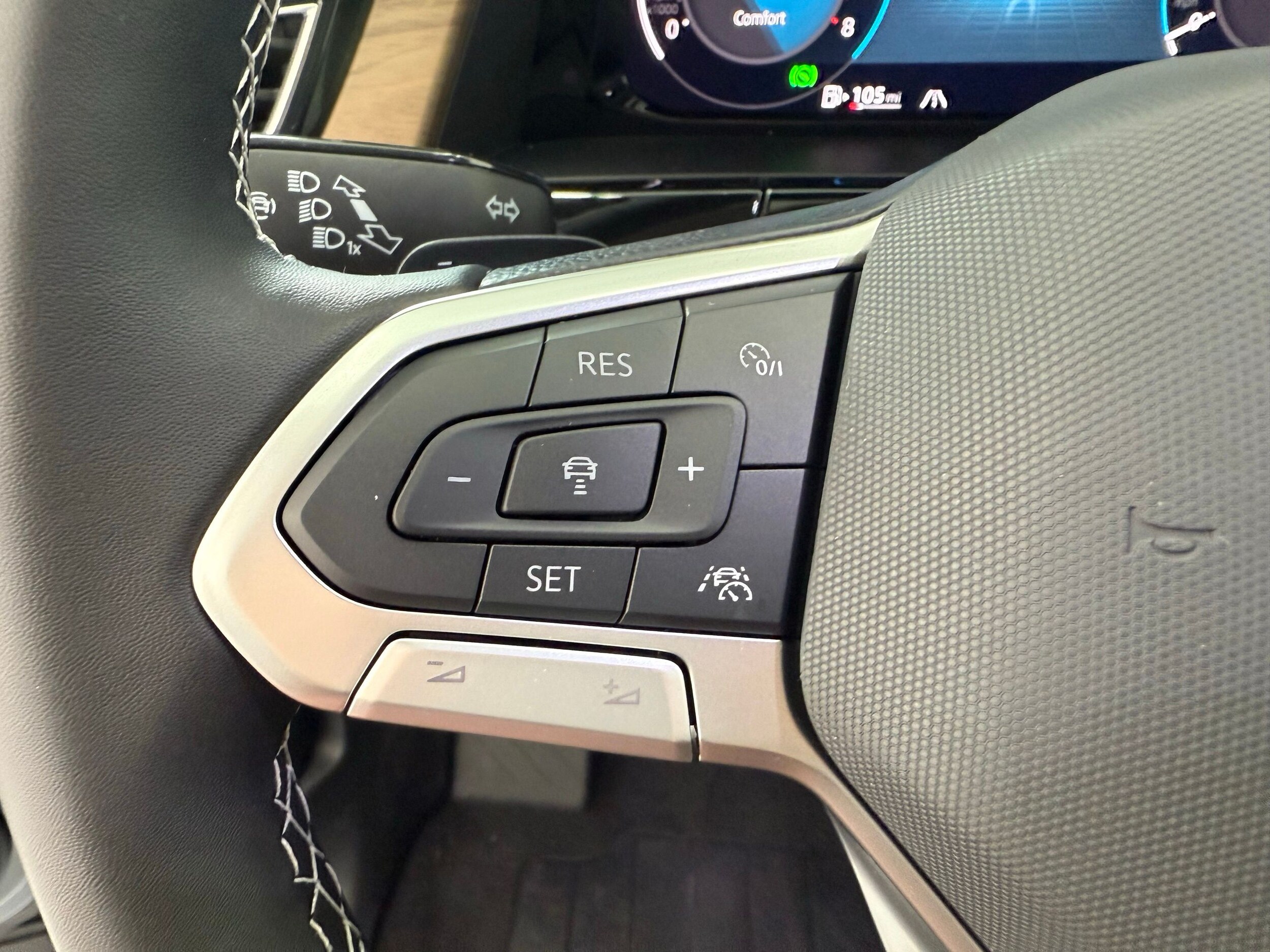 2025 Volkswagen Atlas SE w/Tech - Photo 11