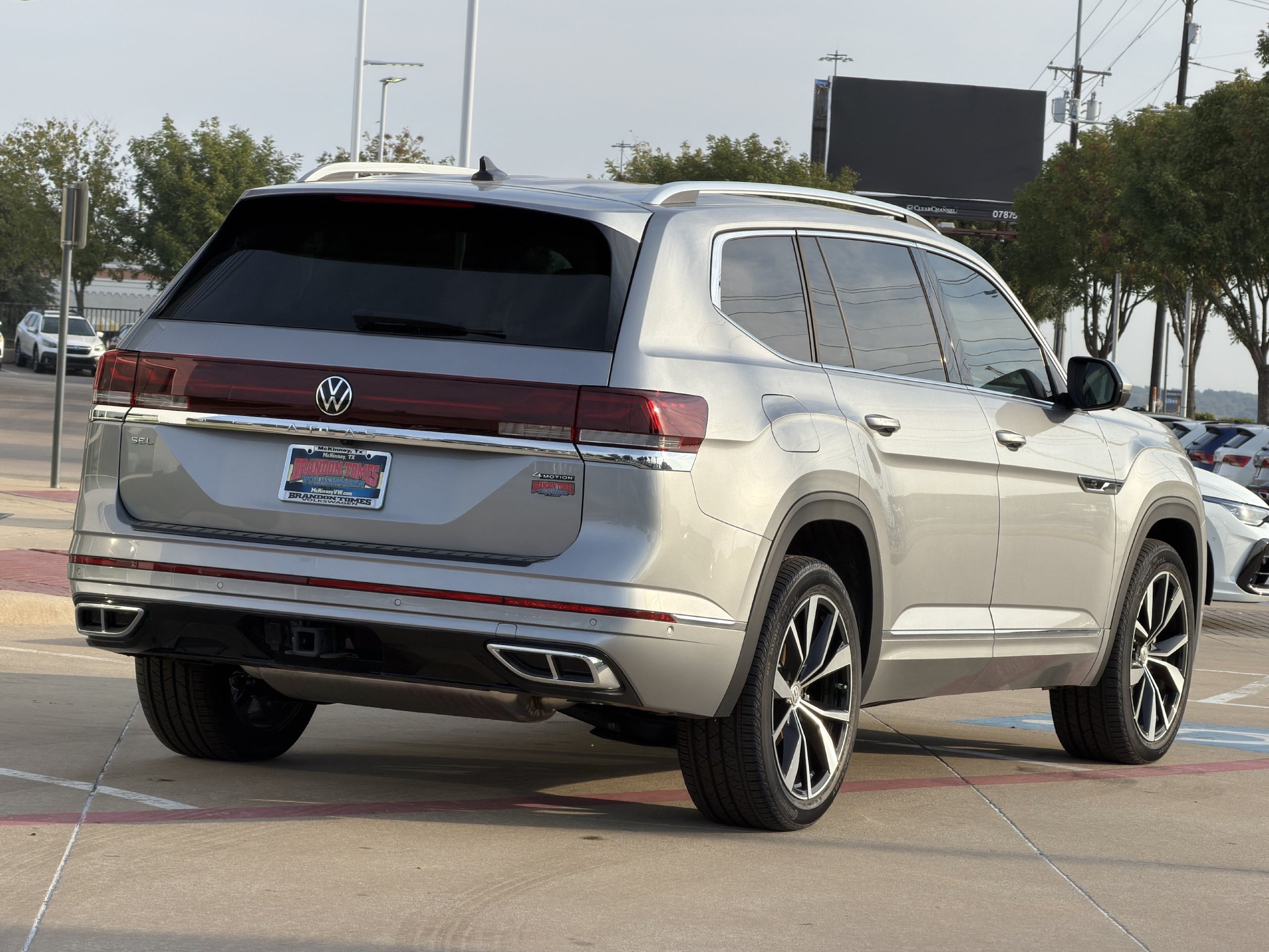 2026 Volkswagen Atlas SEL Premium R-Line - Photo 6