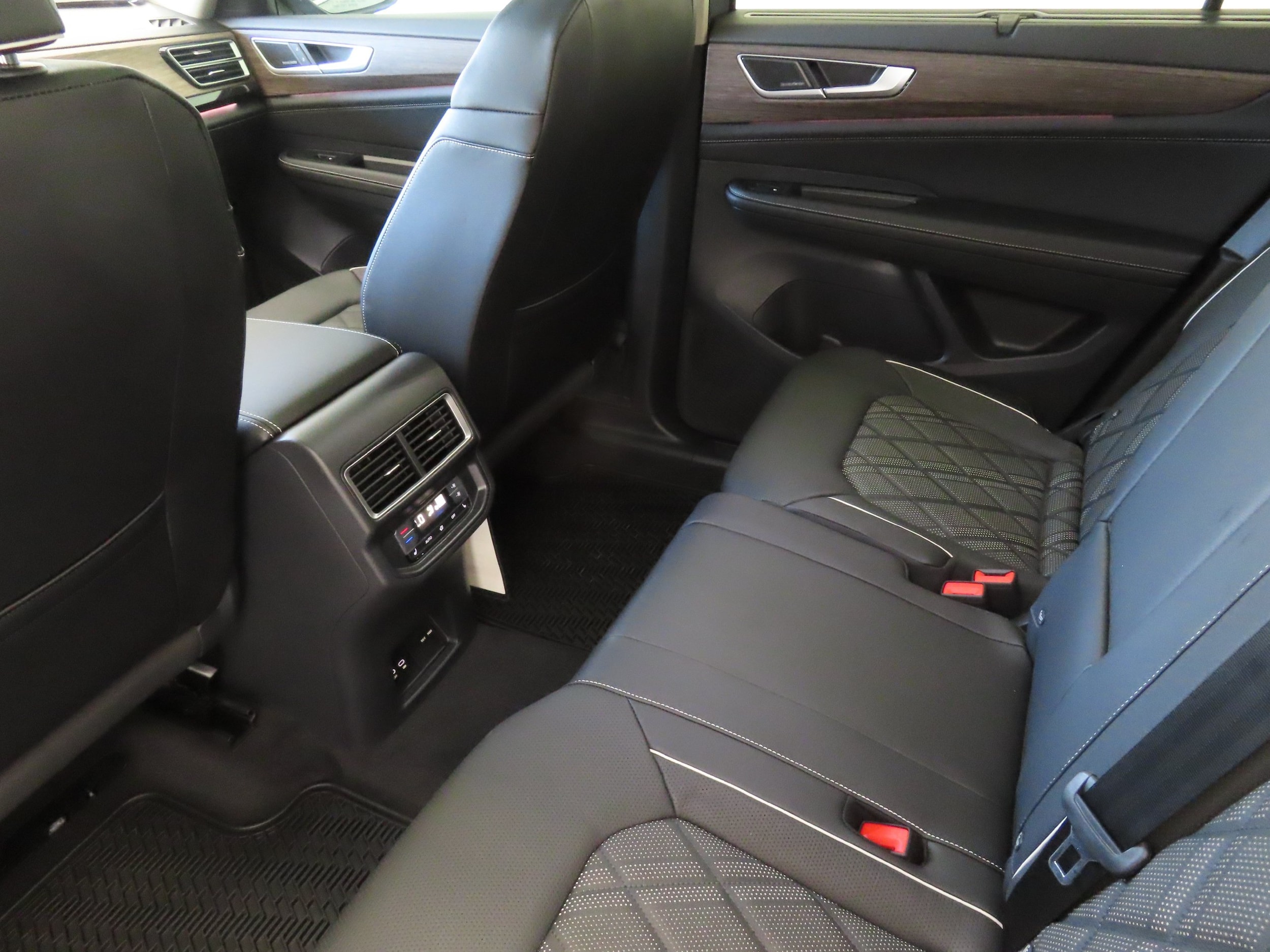 2026 Volkswagen Atlas SEL Premium R-Line - Photo 23