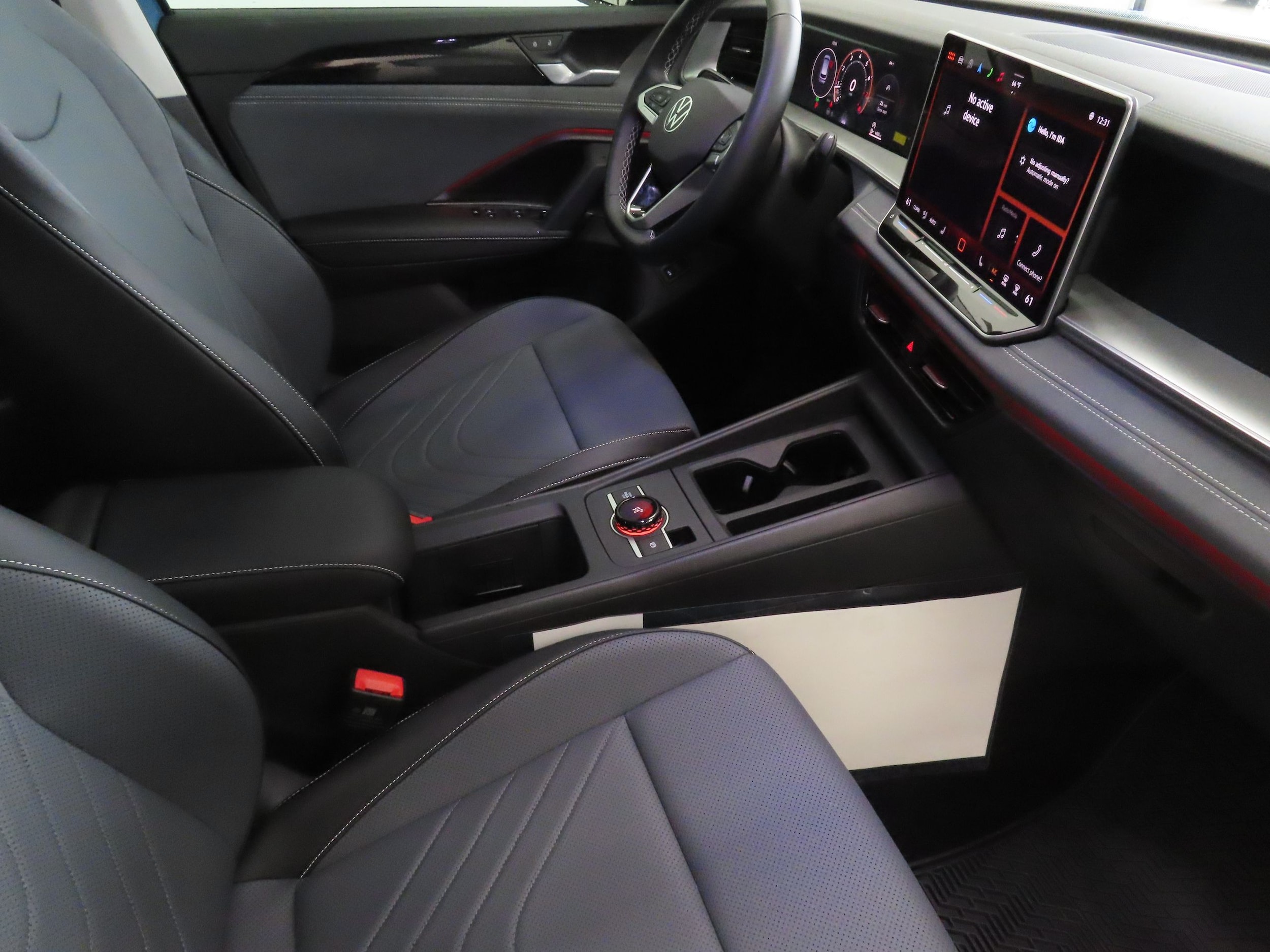 2025 Volkswagen Tiguan SE - Photo 22