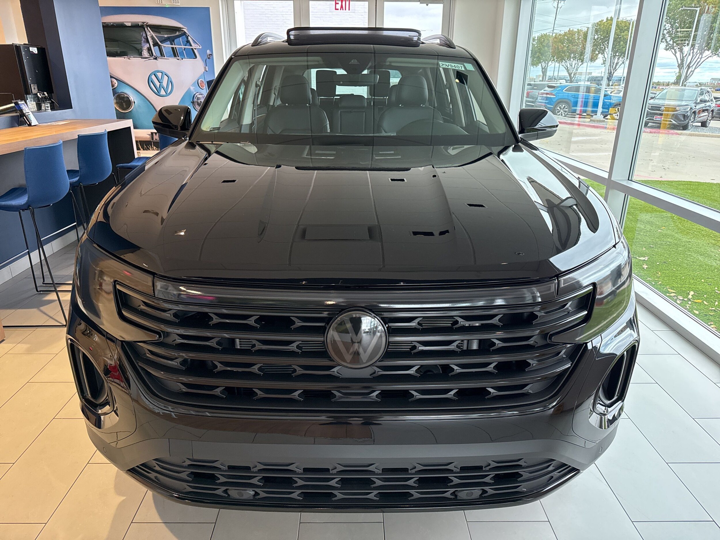 2025 Volkswagen Atlas SE w/Tech - Photo 8