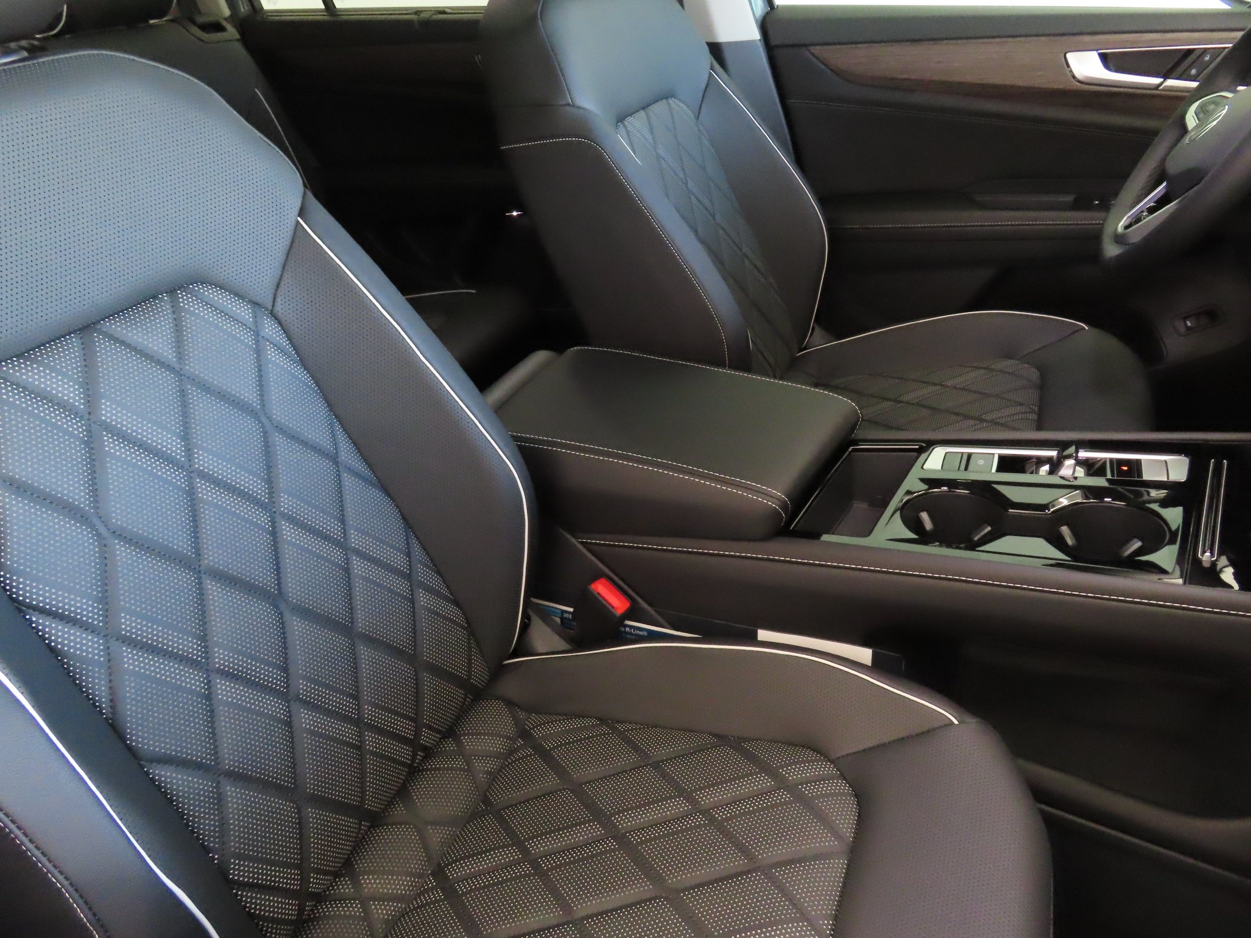 2026 Volkswagen Atlas SEL Premium R-Line - Photo 28